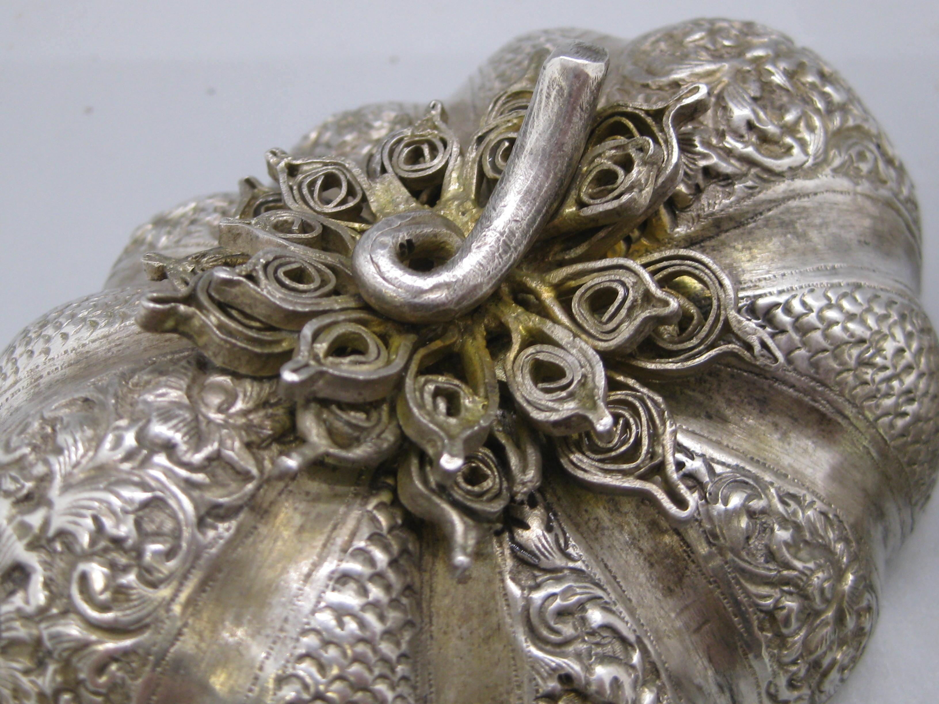 Fine Antique 19C Malaysia Southeast Asia .900 Silver Repousse Pumpkin Box For Sale 6