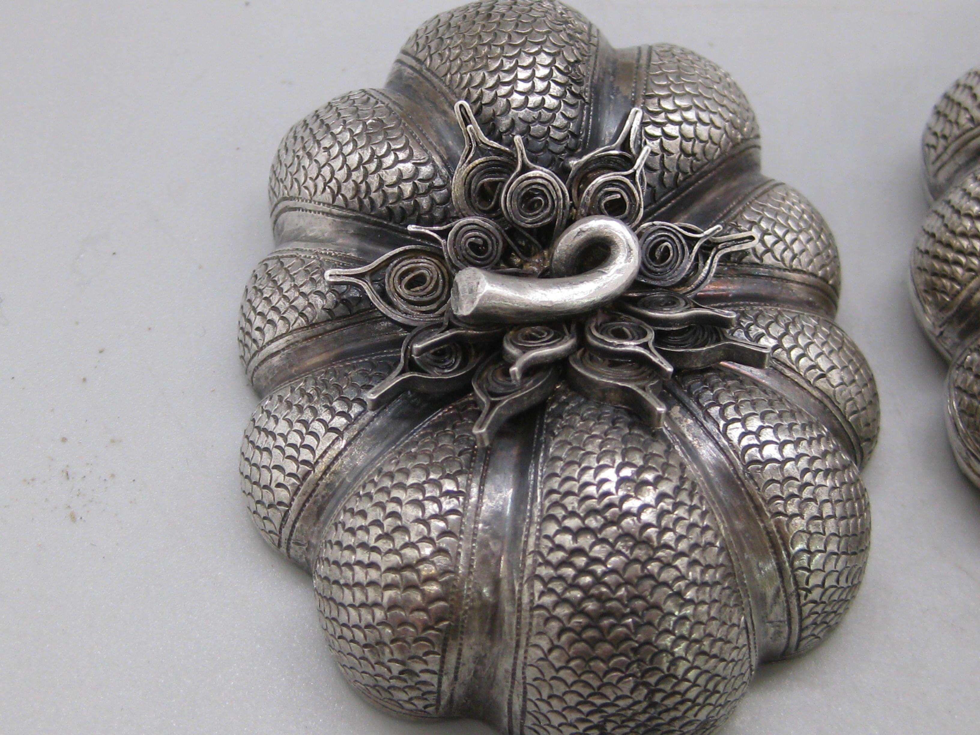 Fine Antique 19C Malaysia Southeast Asia .900 Silver Repousse Pumpkin Box For Sale 6