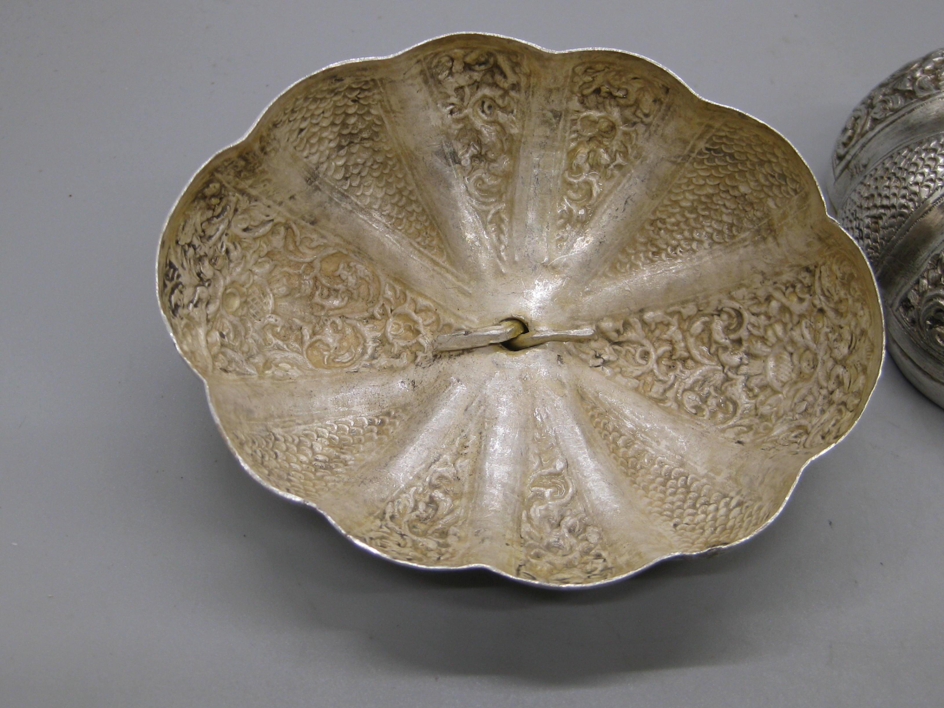 Fine Antique 19C Malaysia Southeast Asia .900 Silver Repousse Pumpkin Box For Sale 7