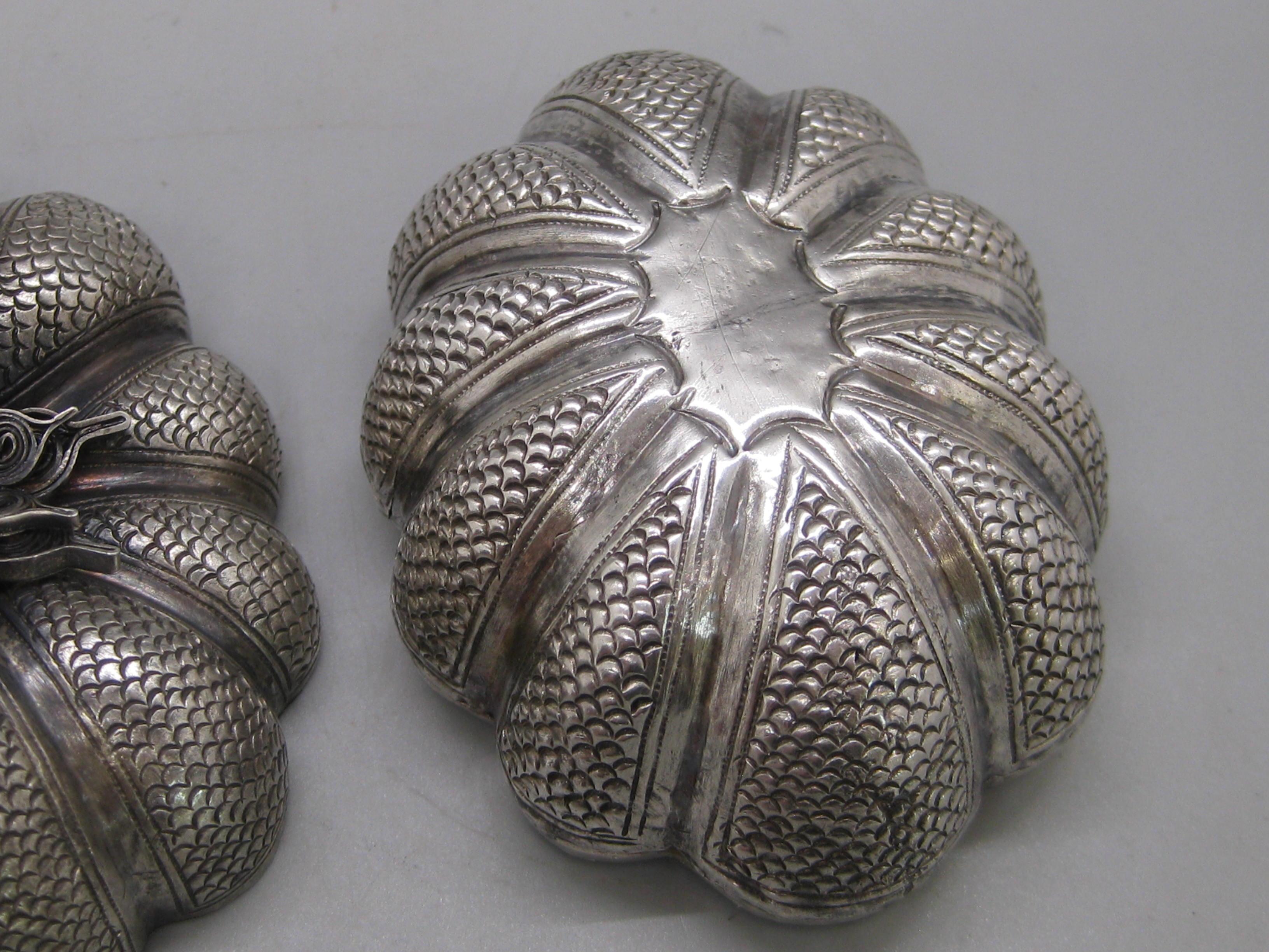 Fine Antique 19C Malaysia Southeast Asia .900 Silver Repousse Pumpkin Box For Sale 7