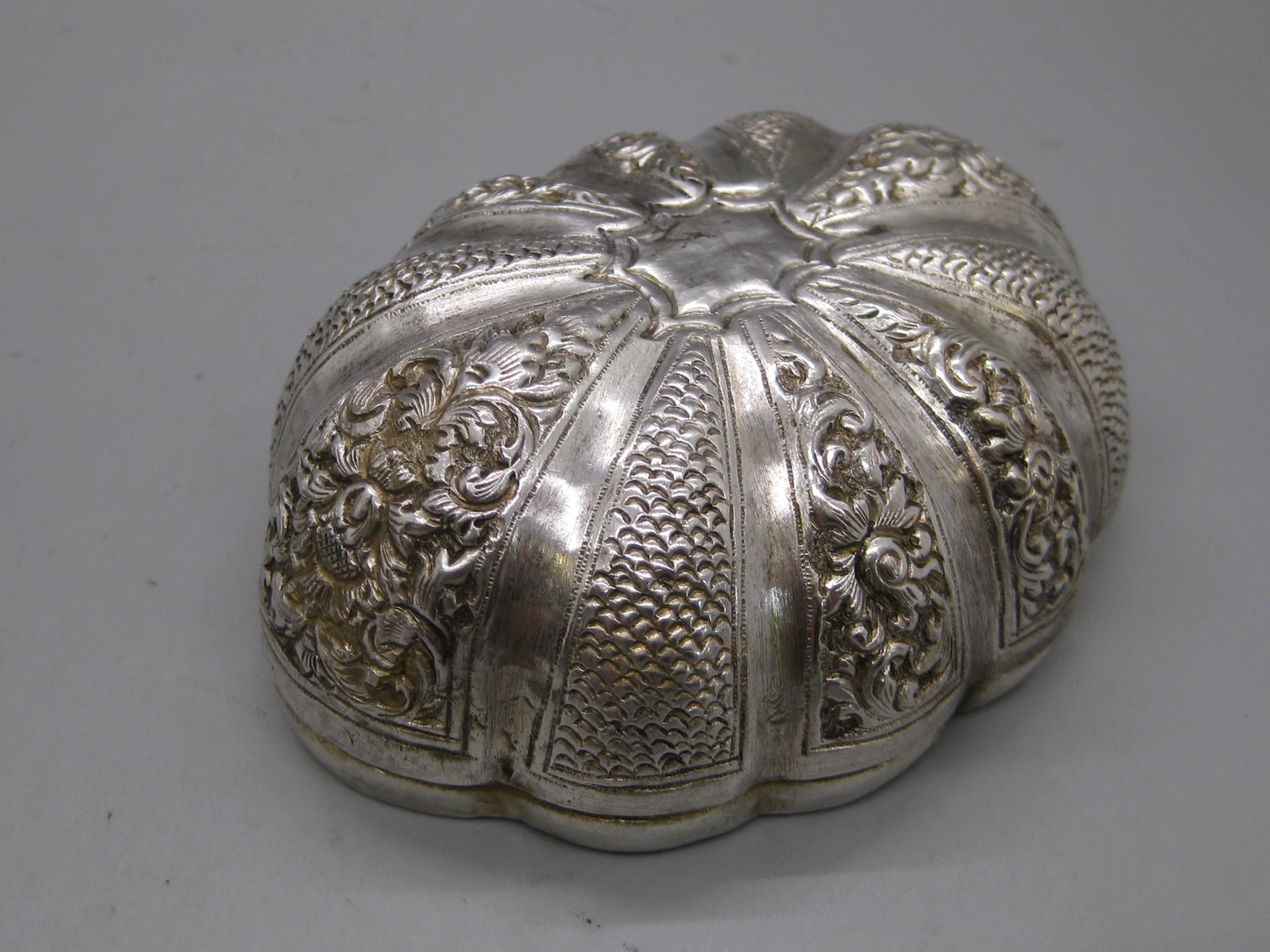 Fine Antique 19C Malaysia Southeast Asia .900 Silver Repousse Pumpkin Box For Sale 9