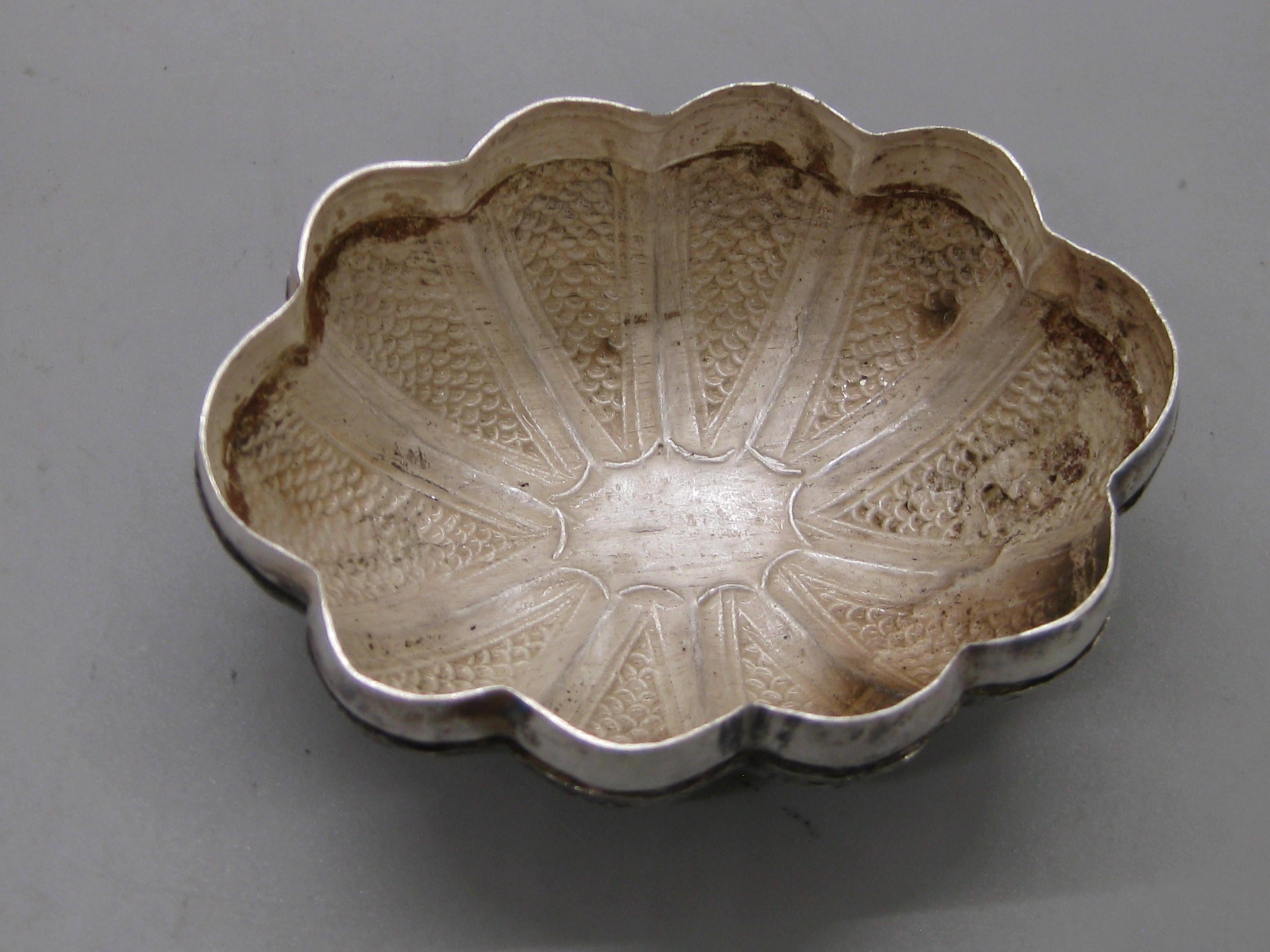 Fine Antique 19C Malaysia Southeast Asia .900 Silver Repousse Pumpkin Box For Sale 9