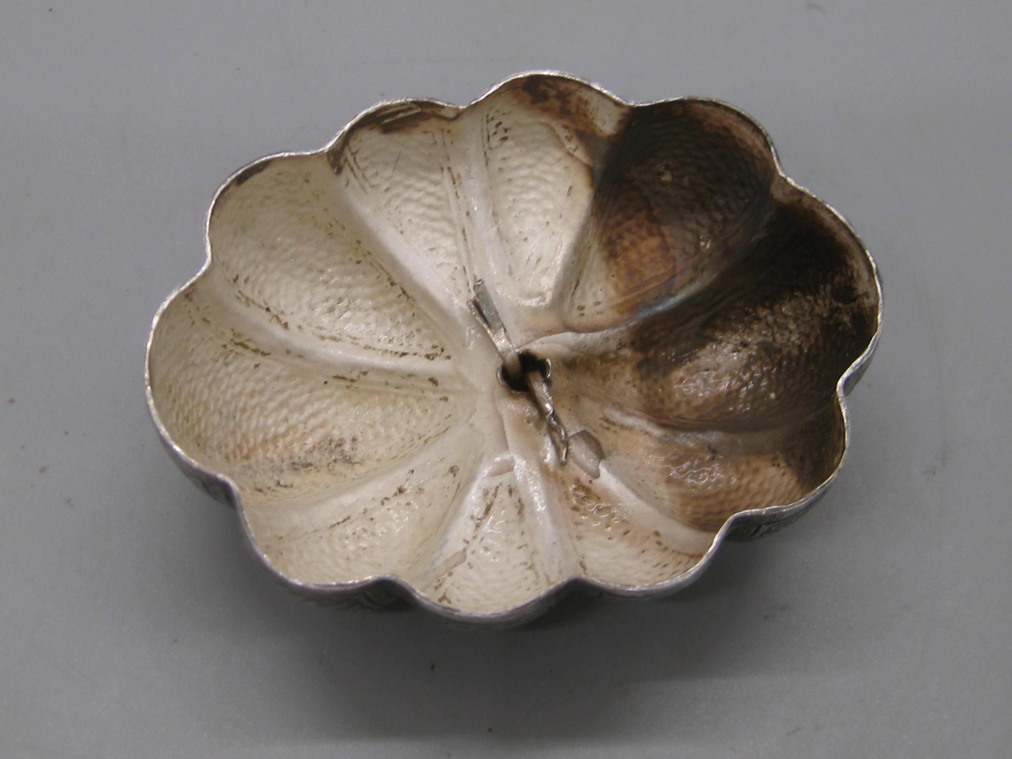 Fine Antique 19C Malaysia Southeast Asia .900 Silver Repousse Pumpkin Box For Sale 10