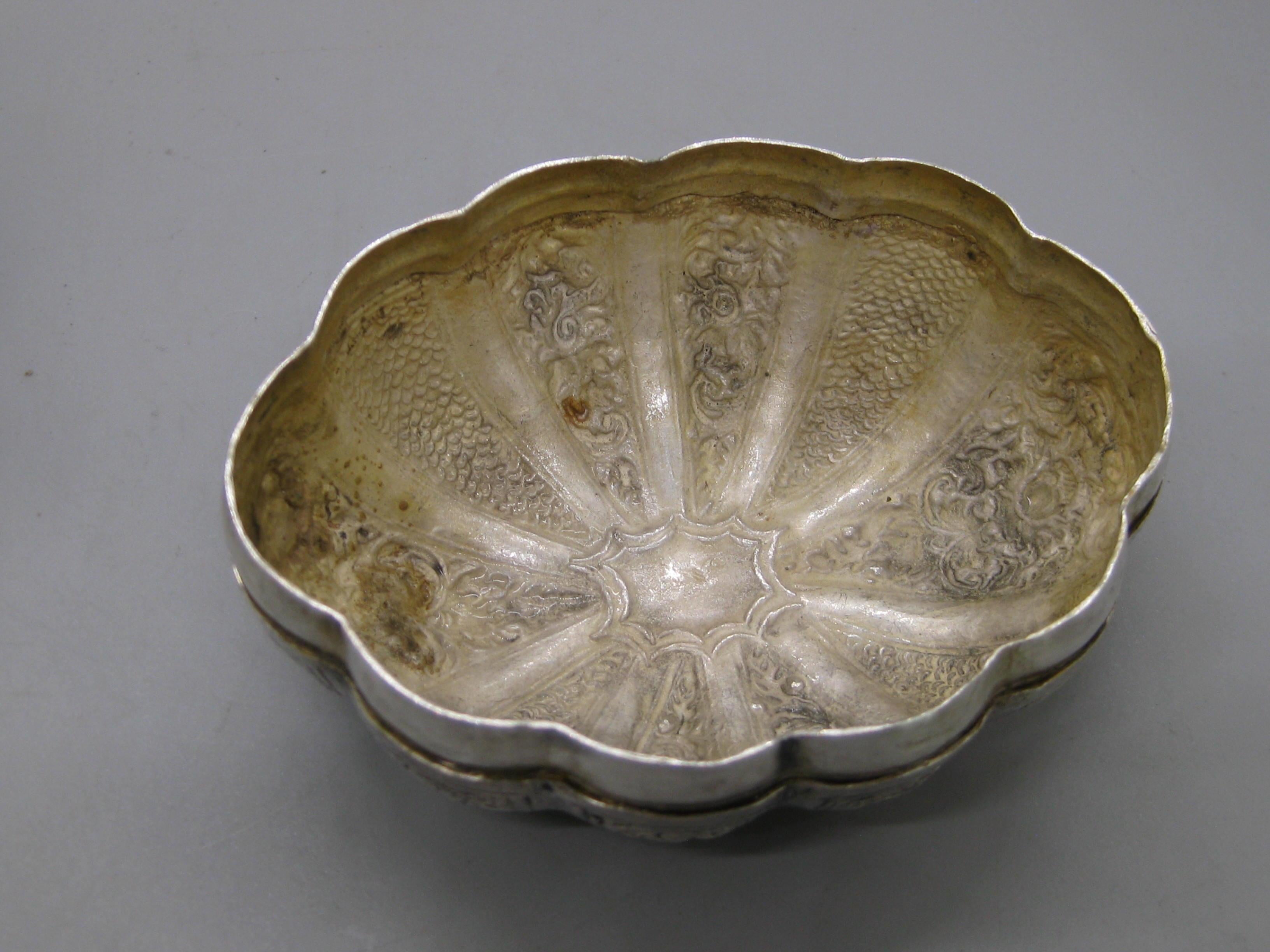 Fine Antique 19C Malaysia Southeast Asia .900 Silver Repousse Pumpkin Box For Sale 12
