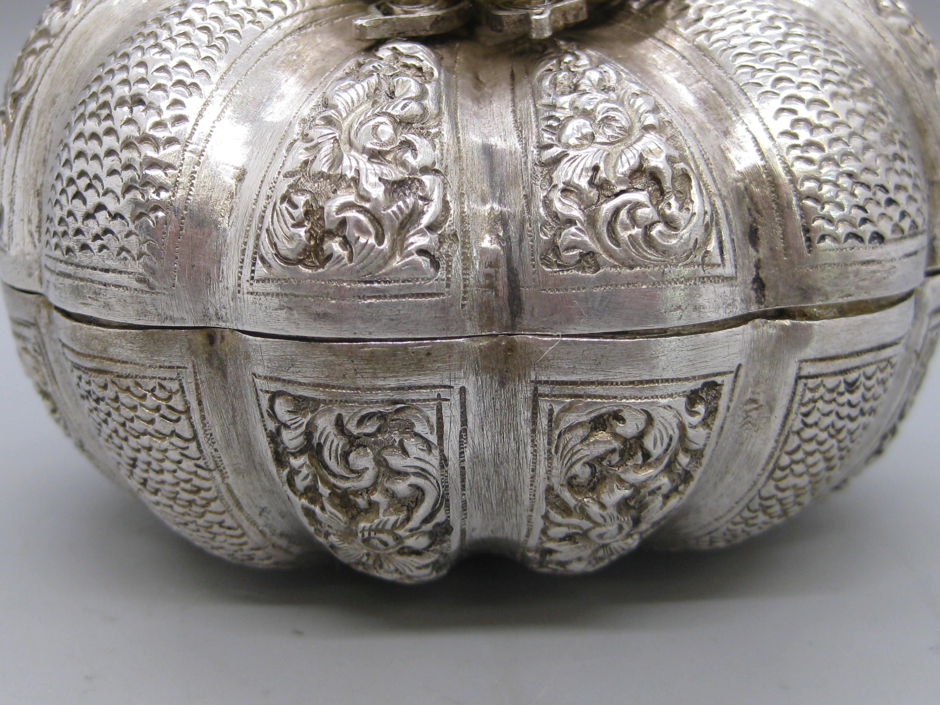 Fine Antique 19C Malaysia Southeast Asia .900 Silver Repousse Pumpkin Box For Sale 1
