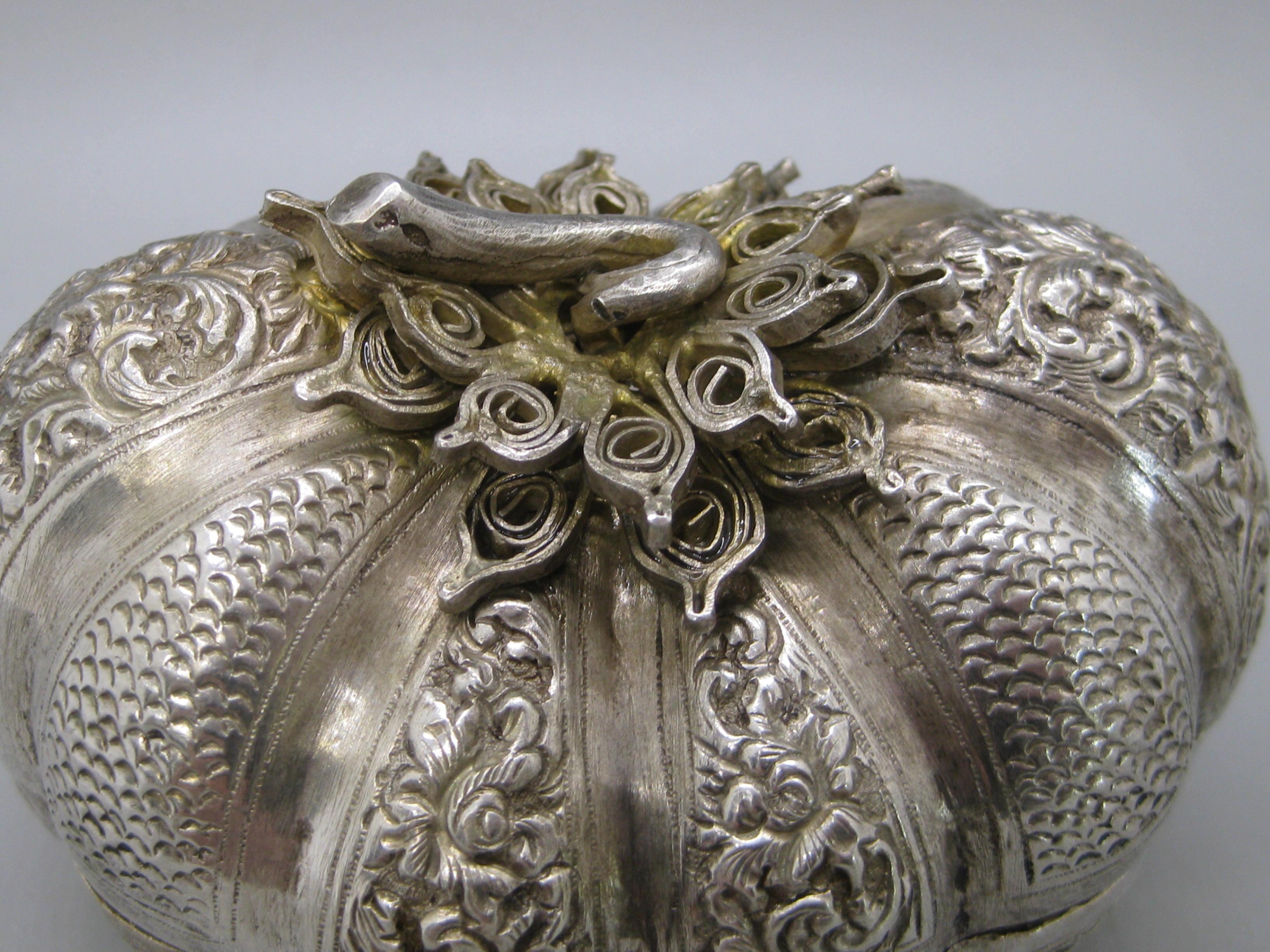 Fine Antique 19C Malaysia Southeast Asia .900 Silver Repousse Pumpkin Box For Sale 2