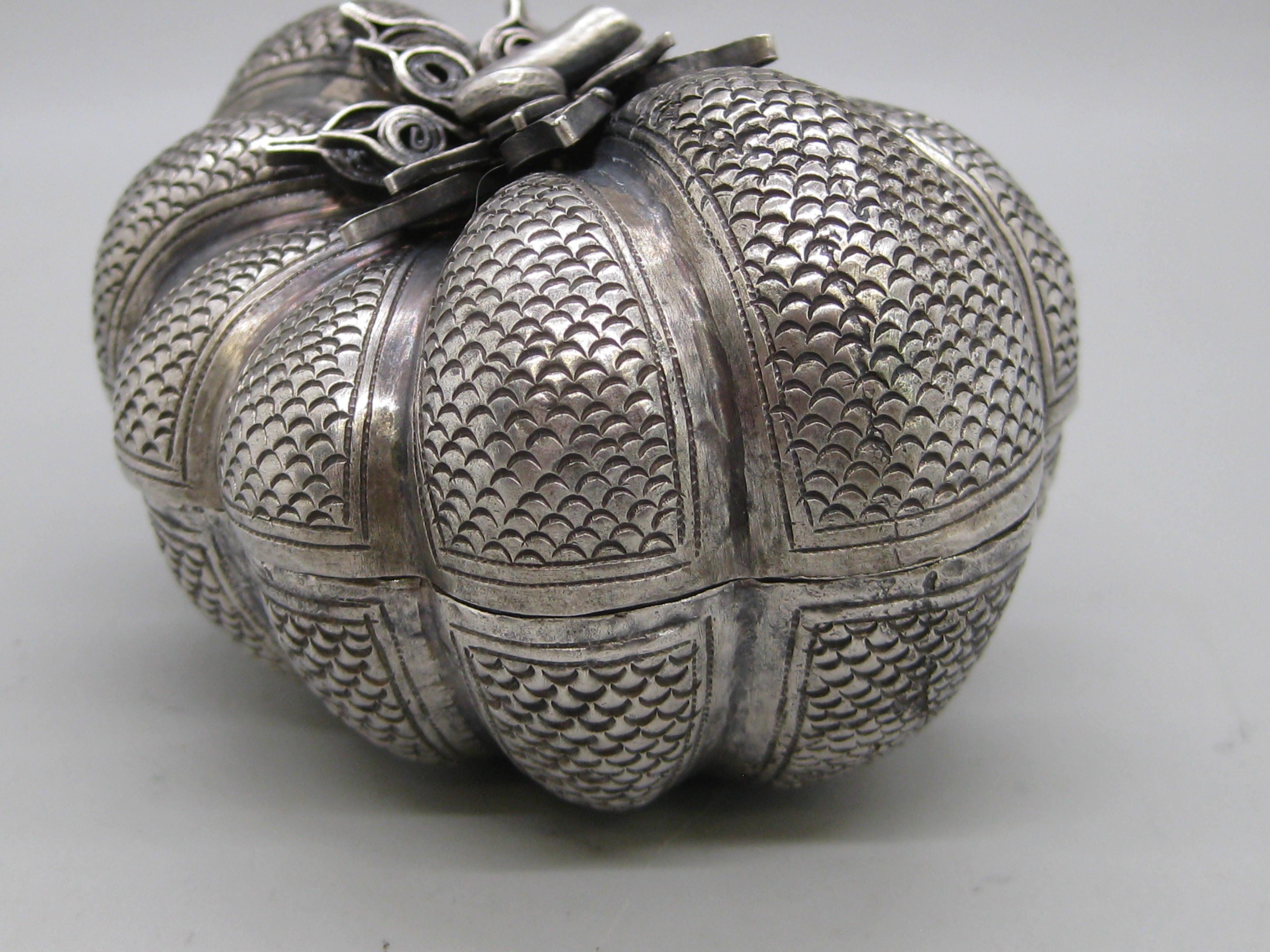 Fine Antique 19C Malaysia Southeast Asia .900 Silver Repousse Pumpkin Box For Sale 2
