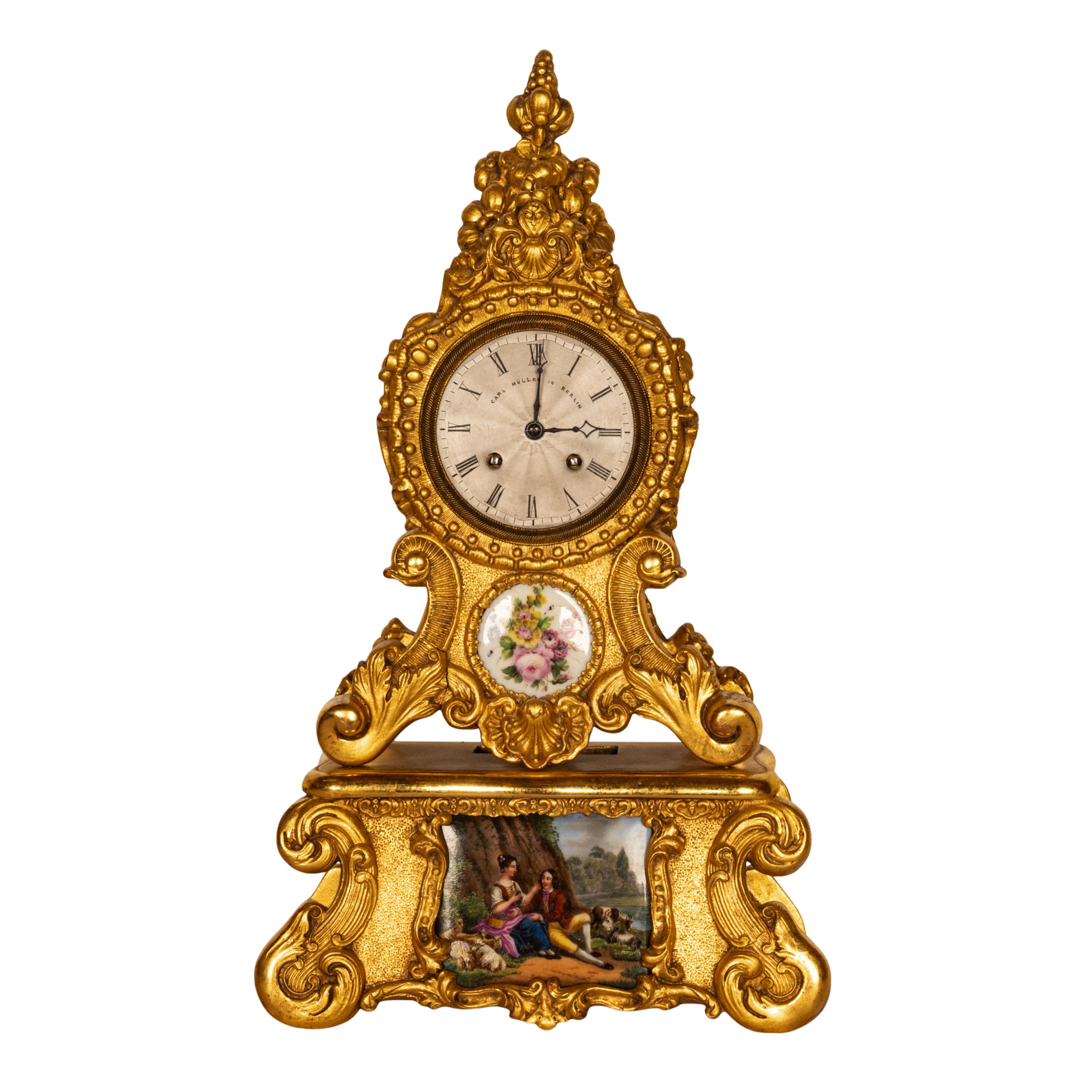 Rococo Belle horloge rococo française du 19ème siècle dorée de 8 jours en porcelaine de Sèvres, 1830 en vente