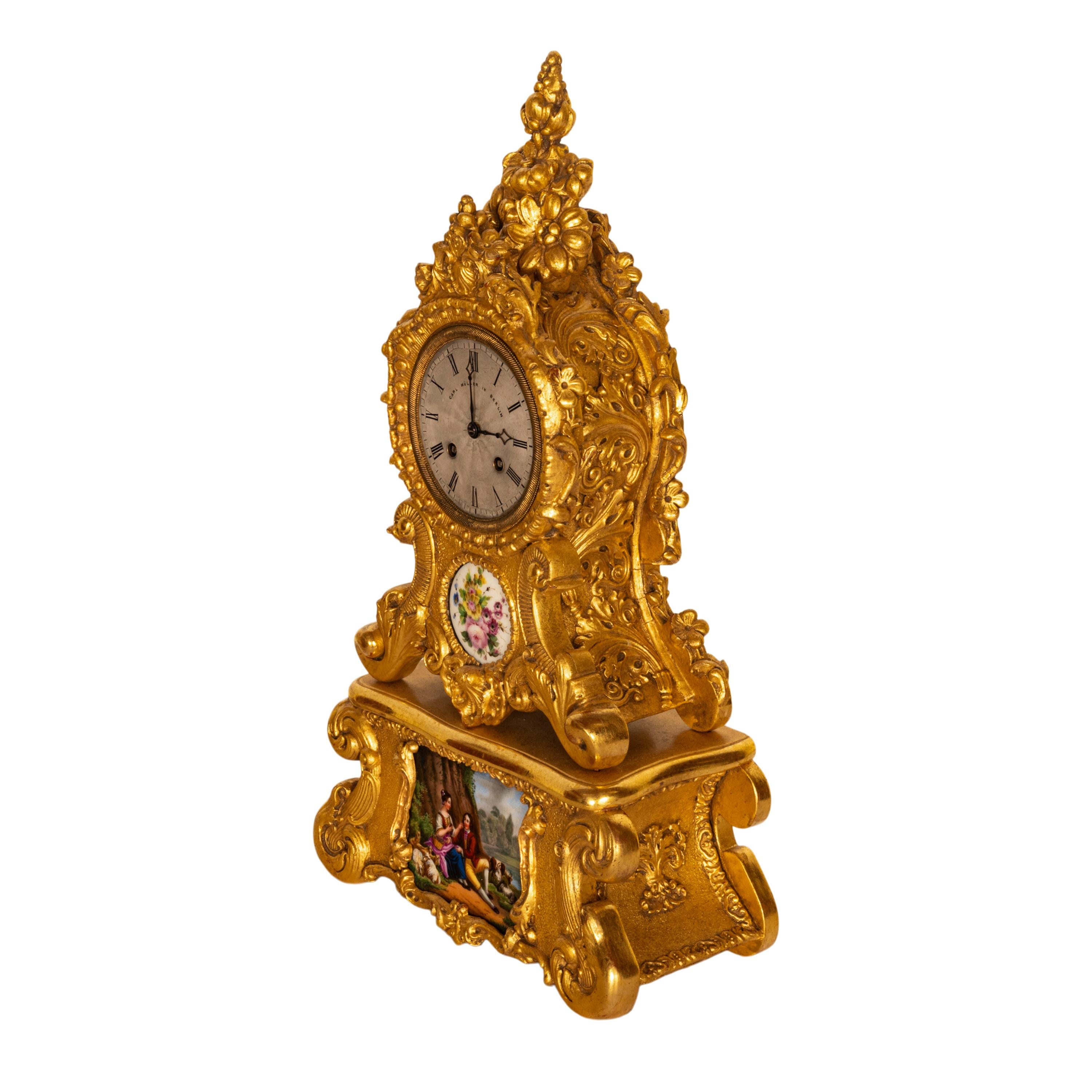 Belle horloge rococo française du 19ème siècle dorée de 8 jours en porcelaine de Sèvres, 1830 en vente 1