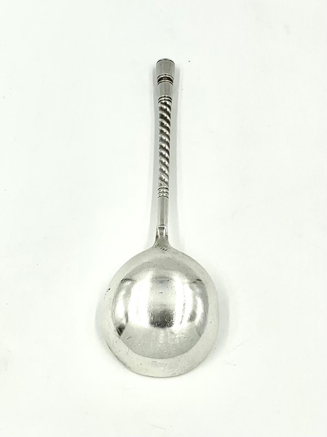 Fine Antique 19th Century Russian Silver Caviar Spoon In Good Condition For Sale In New York, NY