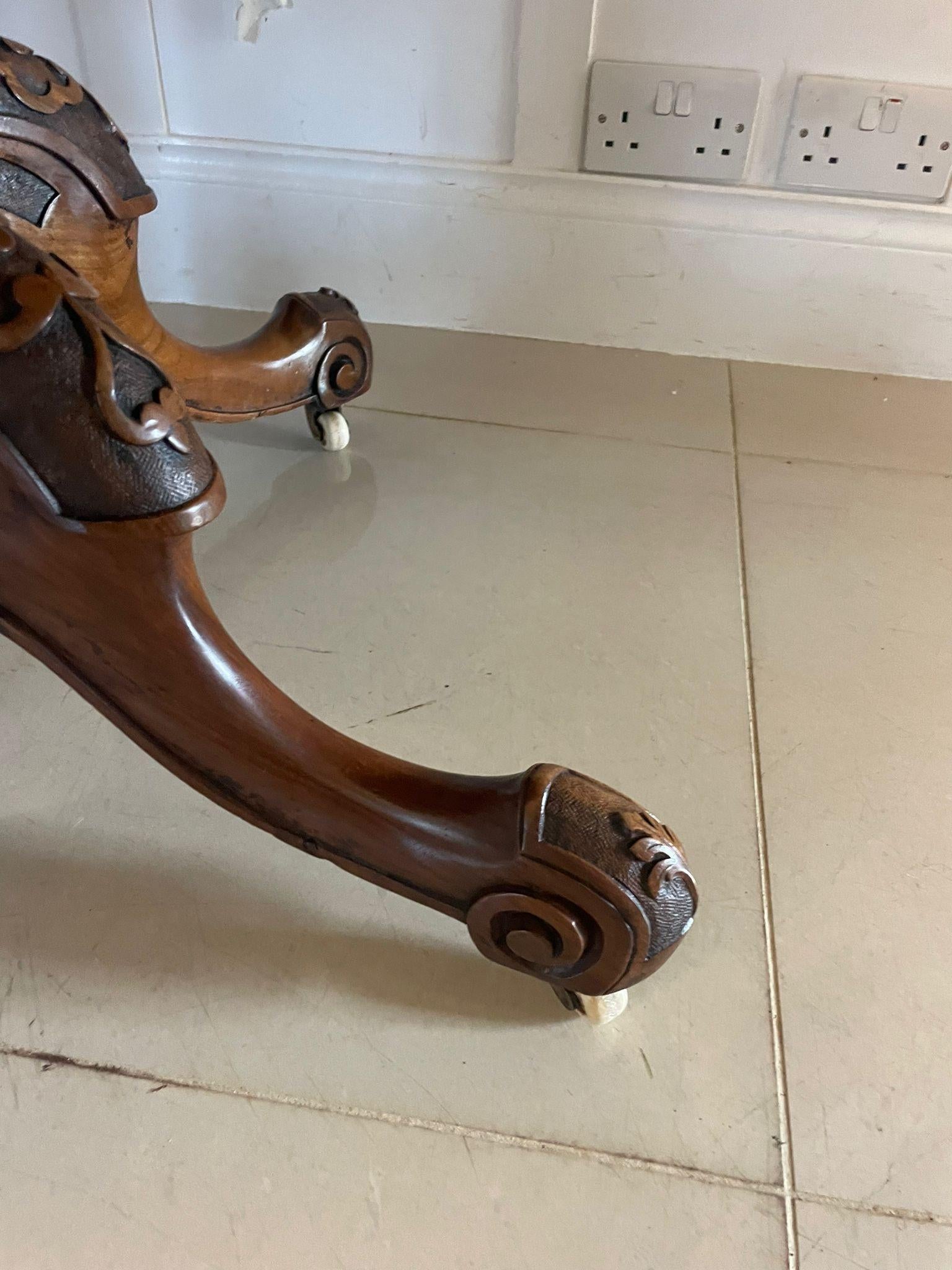 Fine Antique 19th Century Victorian Burr Walnut Oval Centre/Dining Table 2