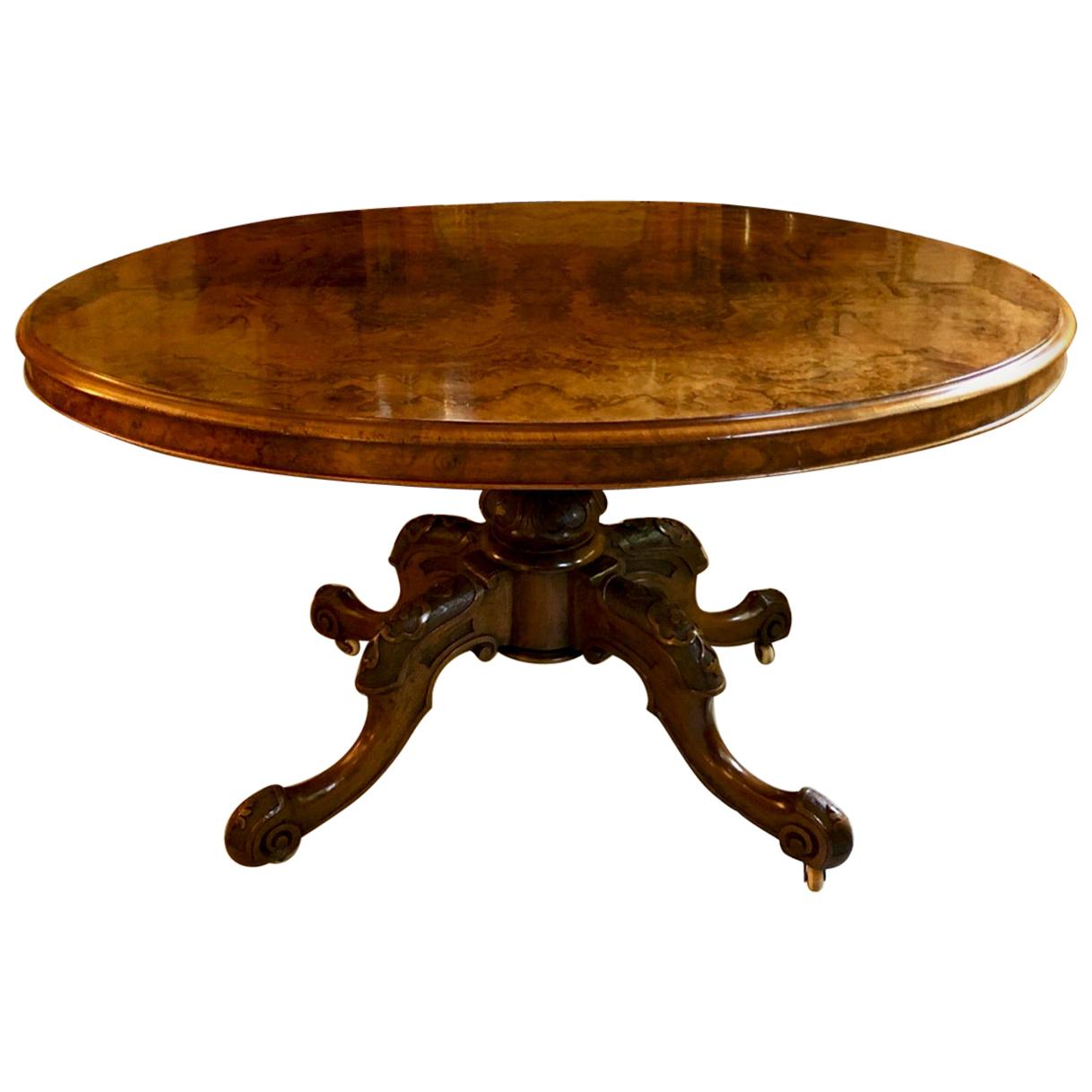 Feiner antiker viktorianischer ovaler Mitteltisch aus Wurzelnussholz, 19. Jahrhundert