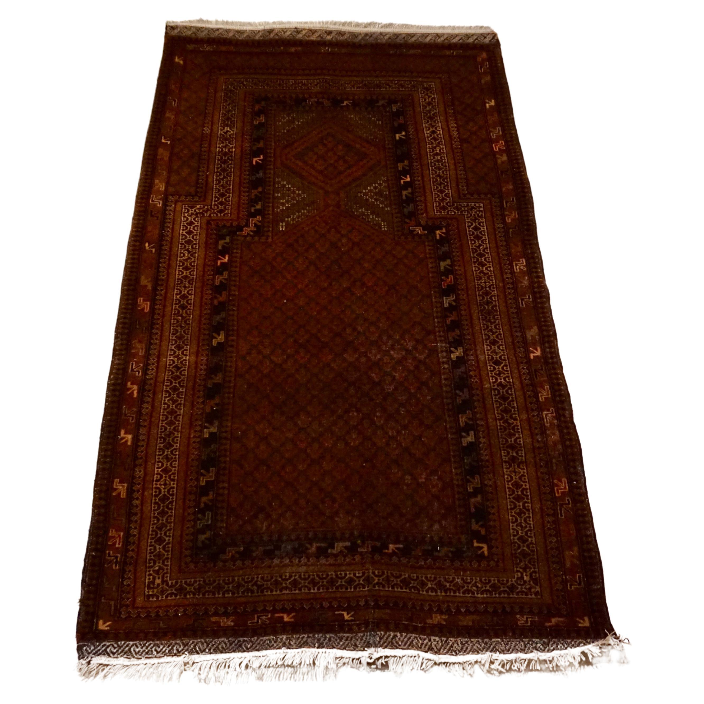 Antiker afghanischer handgeknüpfter Gebetsteppich aus Wolle in gedeckten braunen Tönen im Angebot