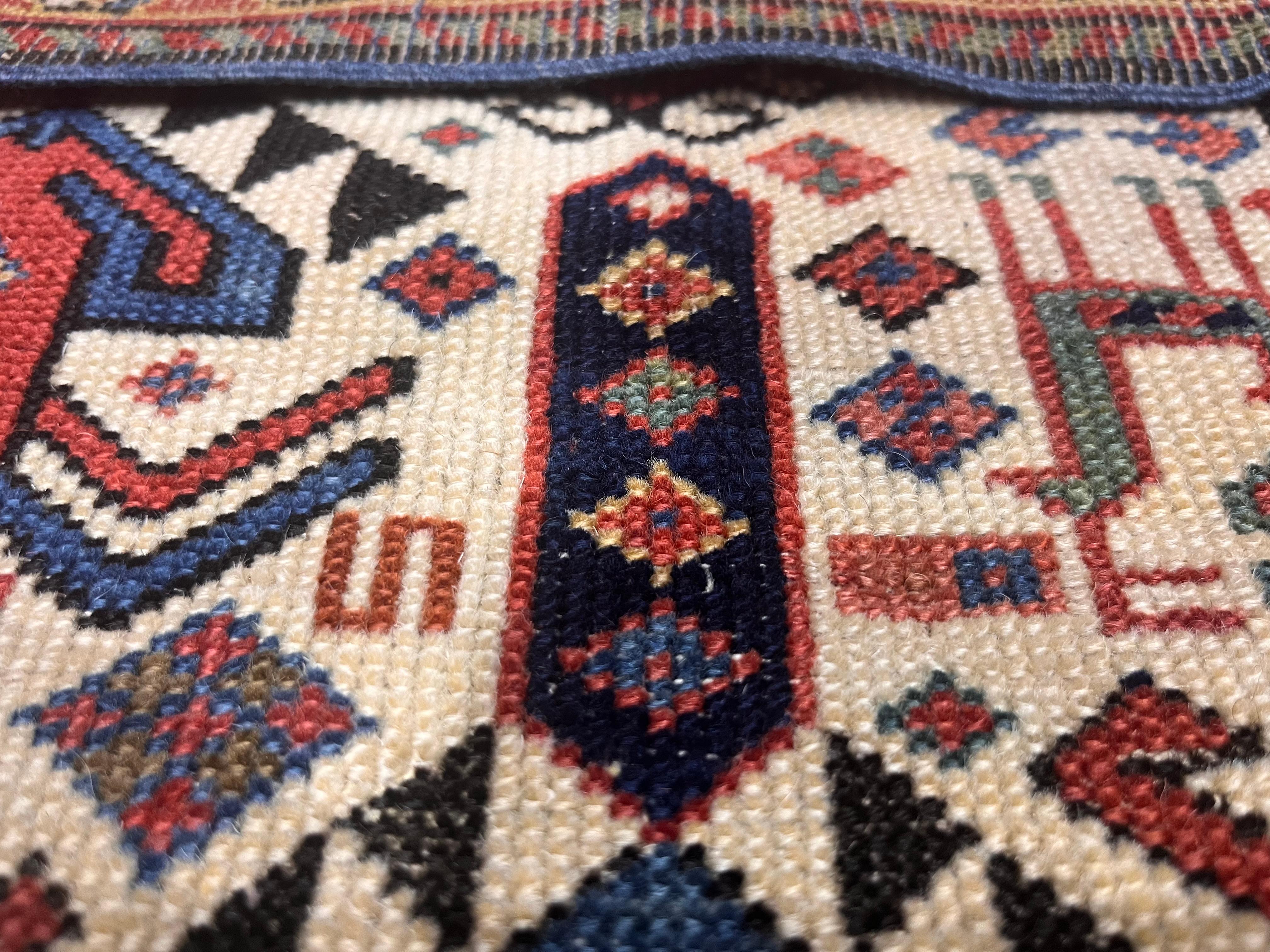 Feiner antiker Akstafa-Teppich 2'8