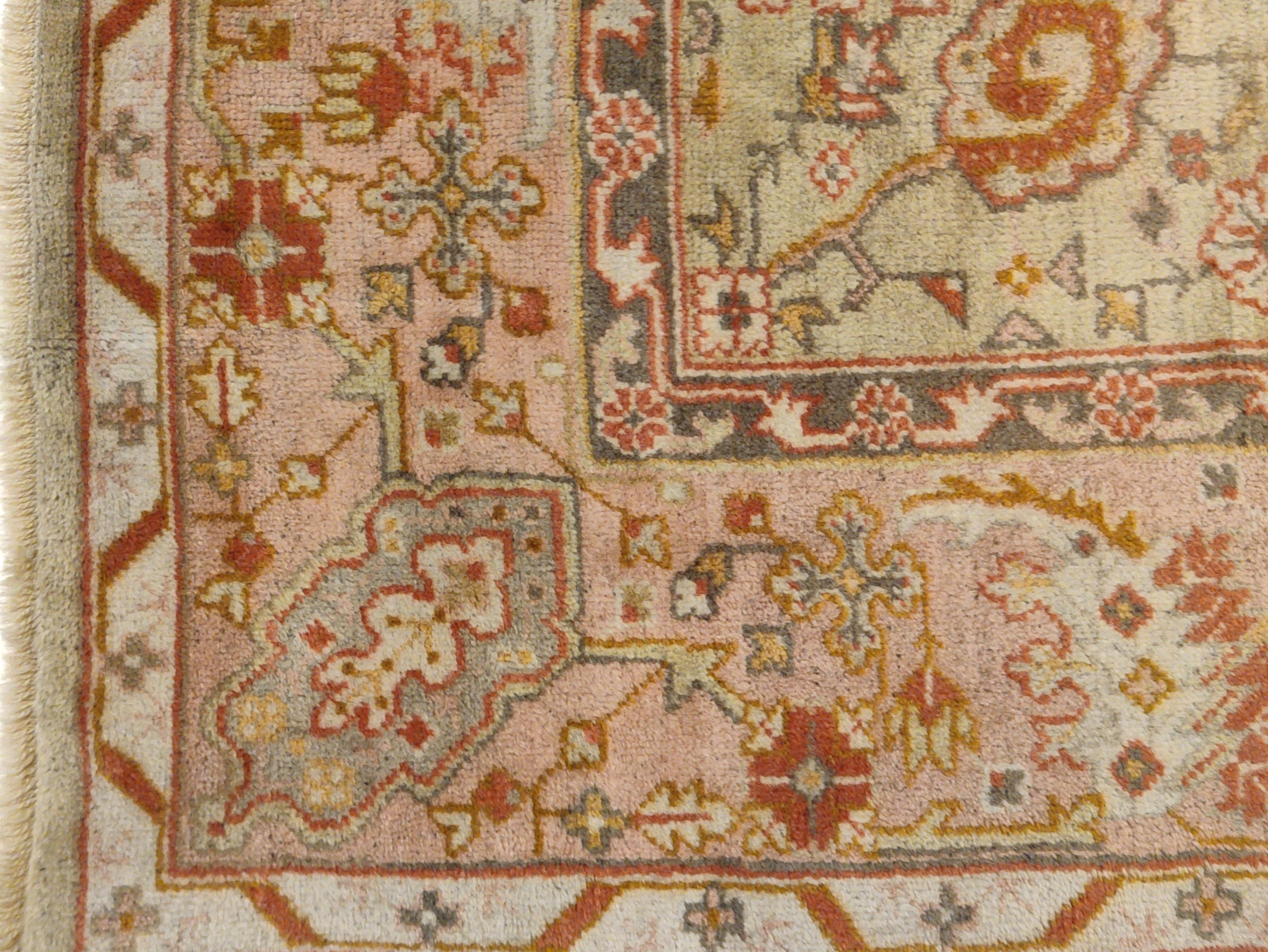 Fine Antique Allover Design Celadon Green Oushak Rug with Blush Pink Border In Excellent Condition For Sale In Milan, IT