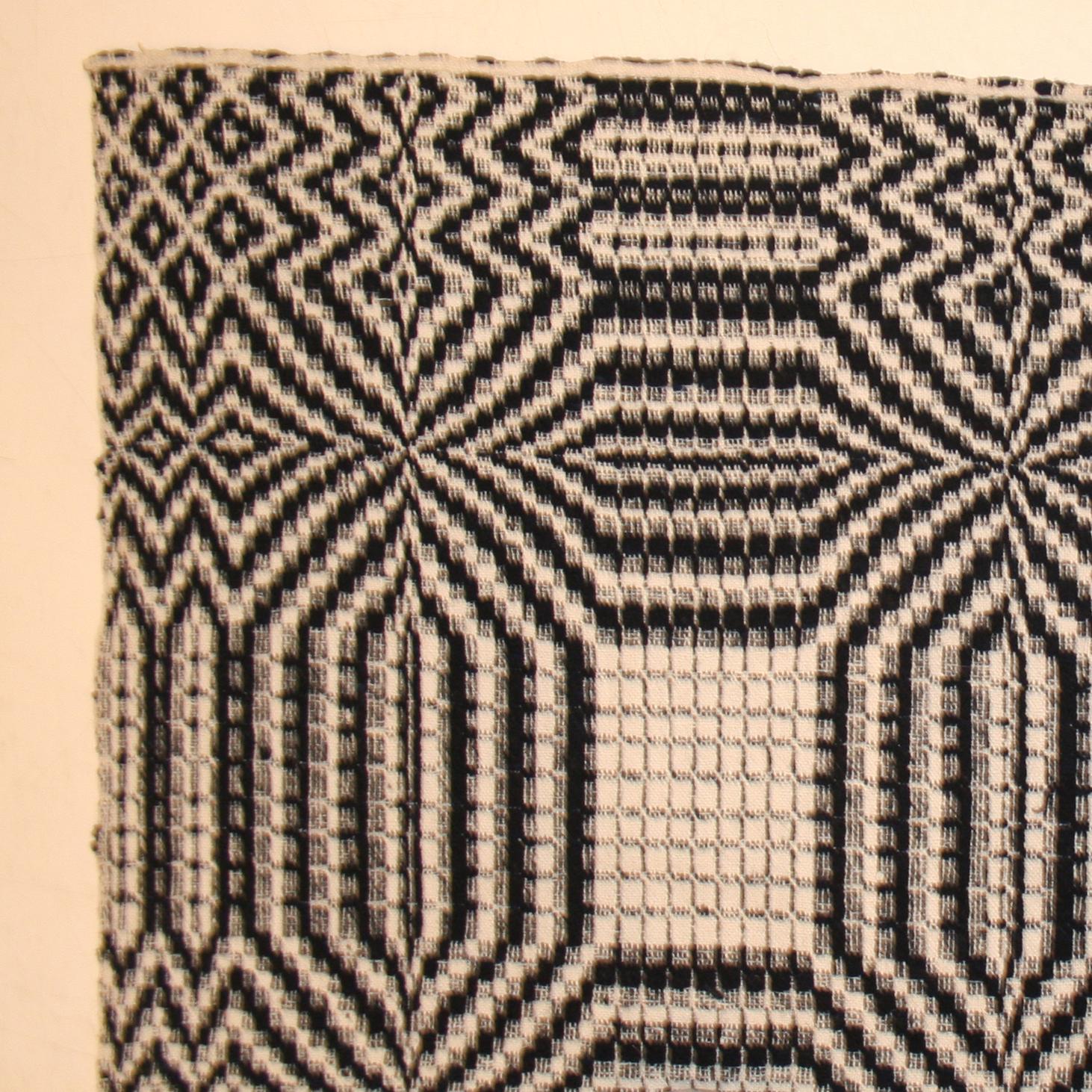 Fine Antique American Coverlet Rug with Geometric Pattern in Ivory and Black In Good Condition In Milan, IT