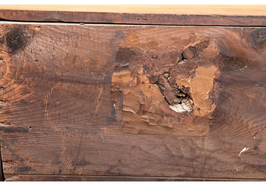 Pregiata cassettiera antica in mogano americano a 4 cassetti con apertura ad arco in vendita 14