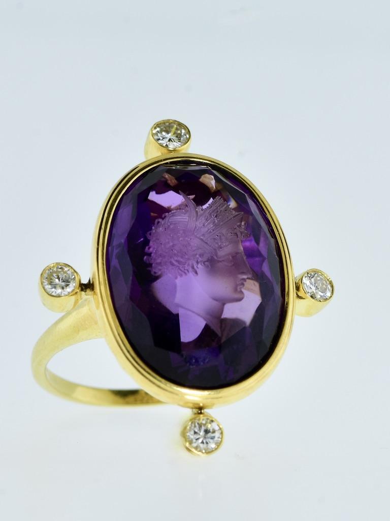 Belle intaille d'améthyste ancienne, C.I.C. 1875, montée sur une bague à diamants contemporaine en vente 4