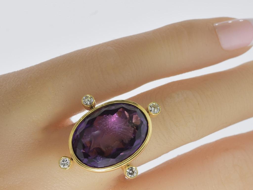 Belle intaille d'améthyste ancienne, C.I.C. 1875, montée sur une bague à diamants contemporaine en vente 6