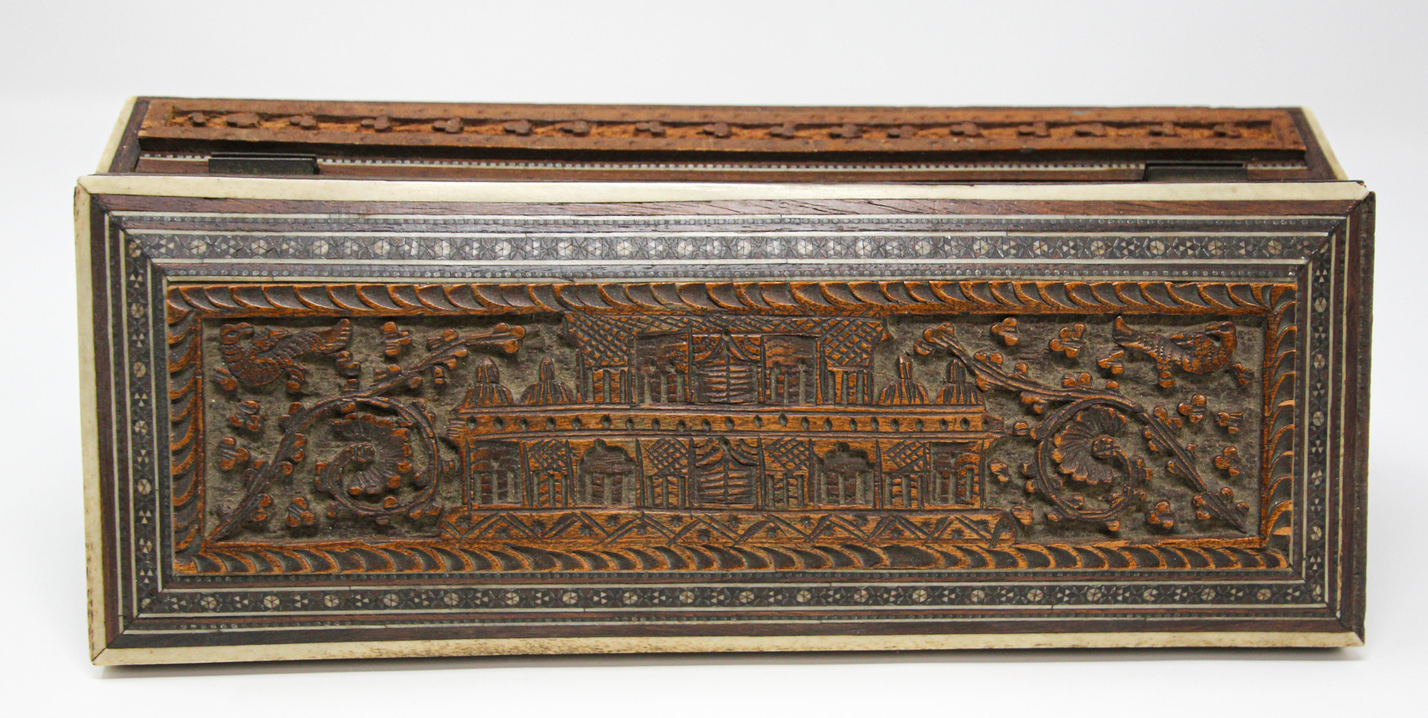 Belle boîte antique anglo-indienne moghole sculptée en vente 3
