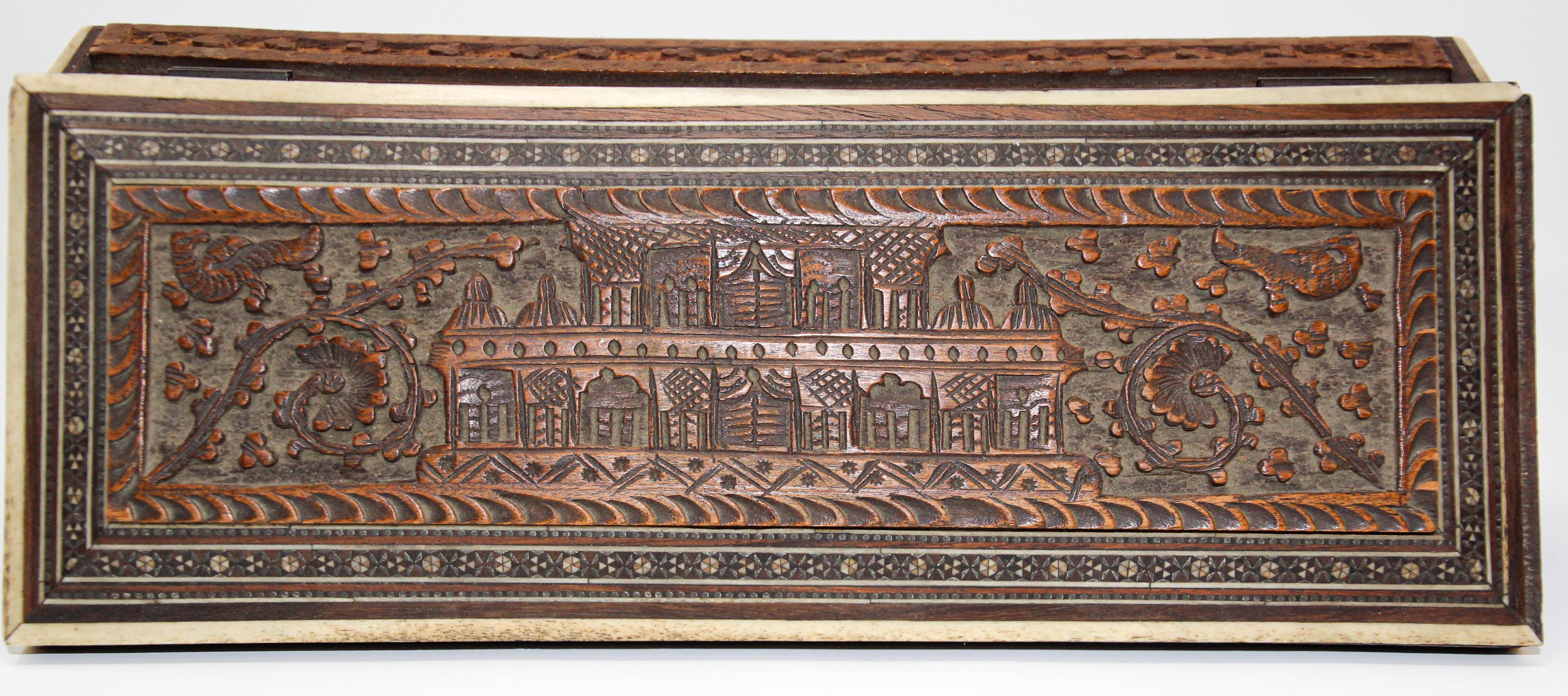 Belle boîte antique anglo-indienne moghole sculptée en vente 4