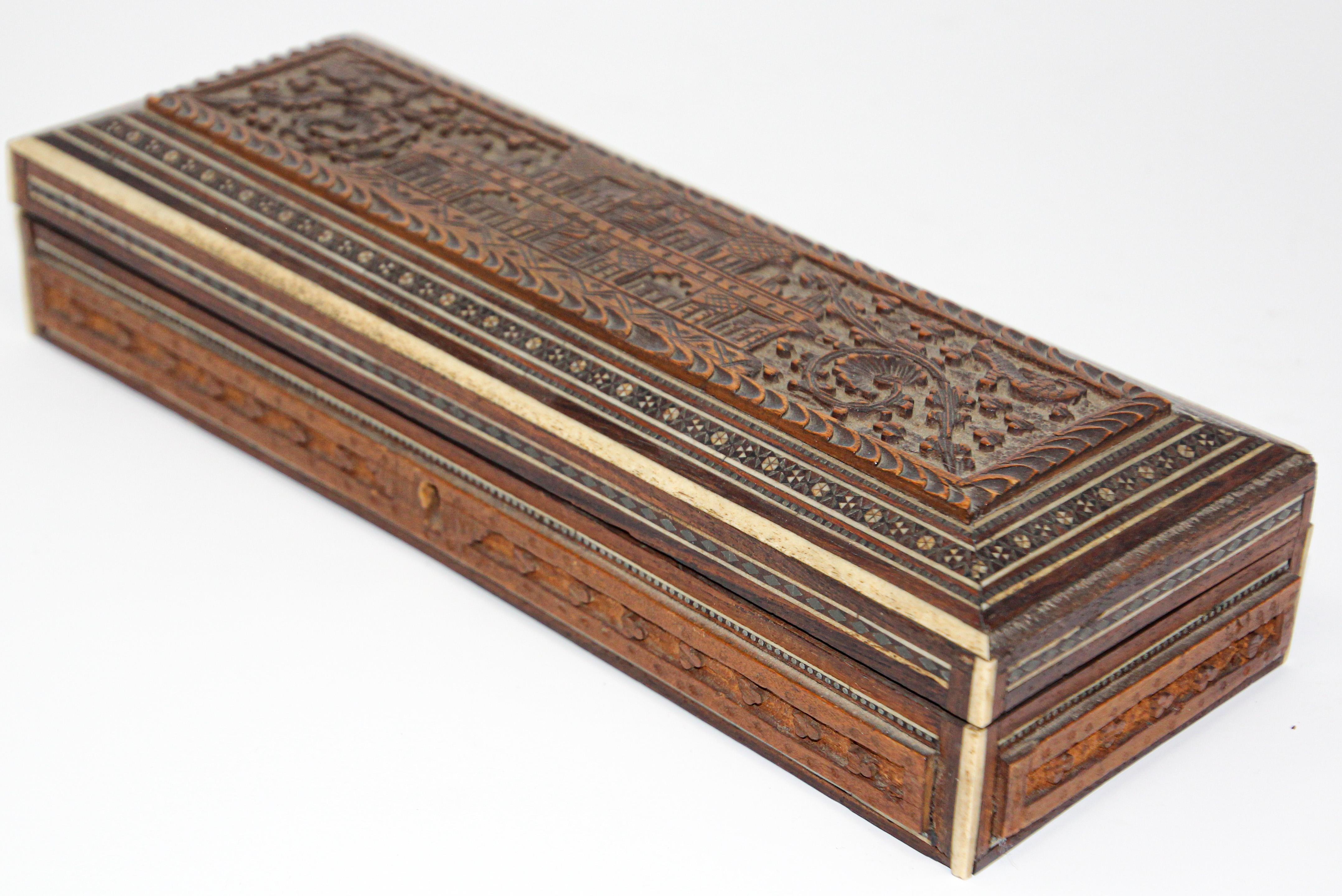 Belle boîte antique anglo-indienne moghole sculptée en vente 9