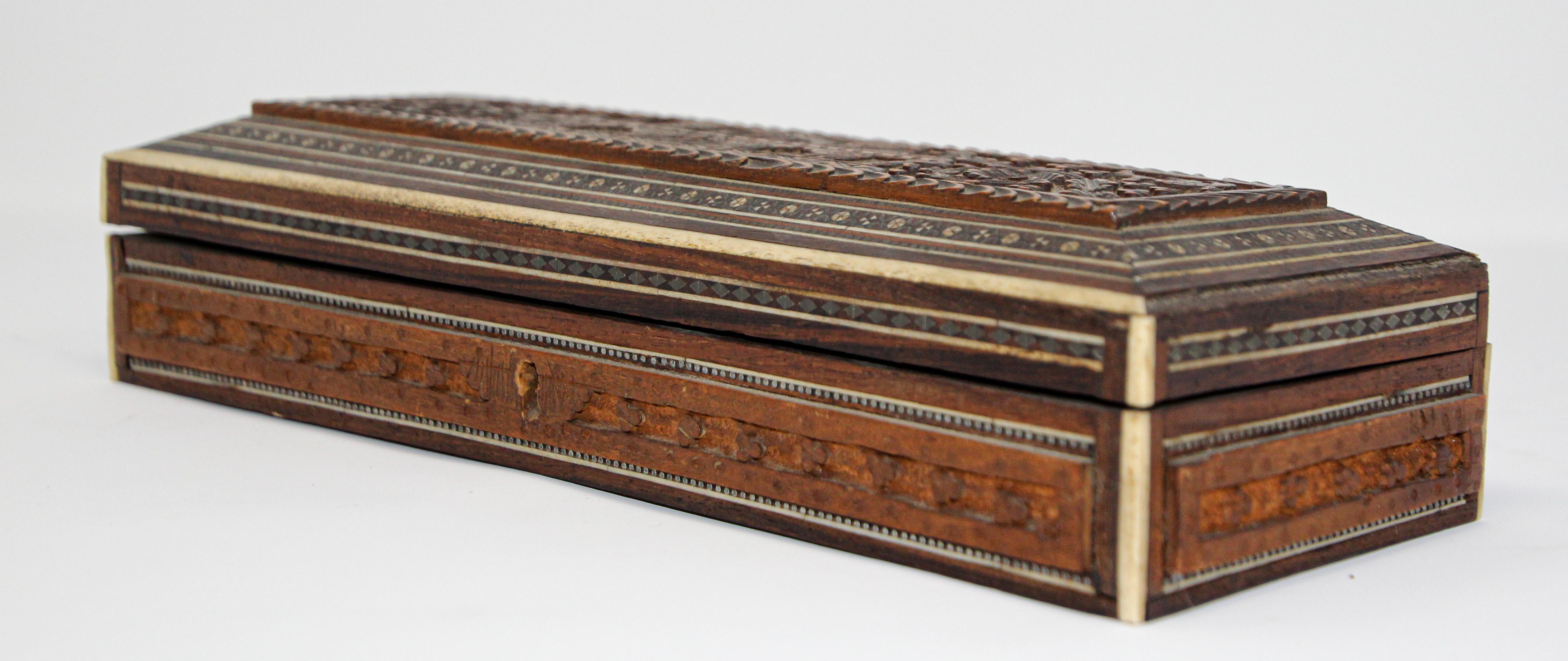 Inlay Fine Antique Anglo Indian Mughal Carved Box For Sale