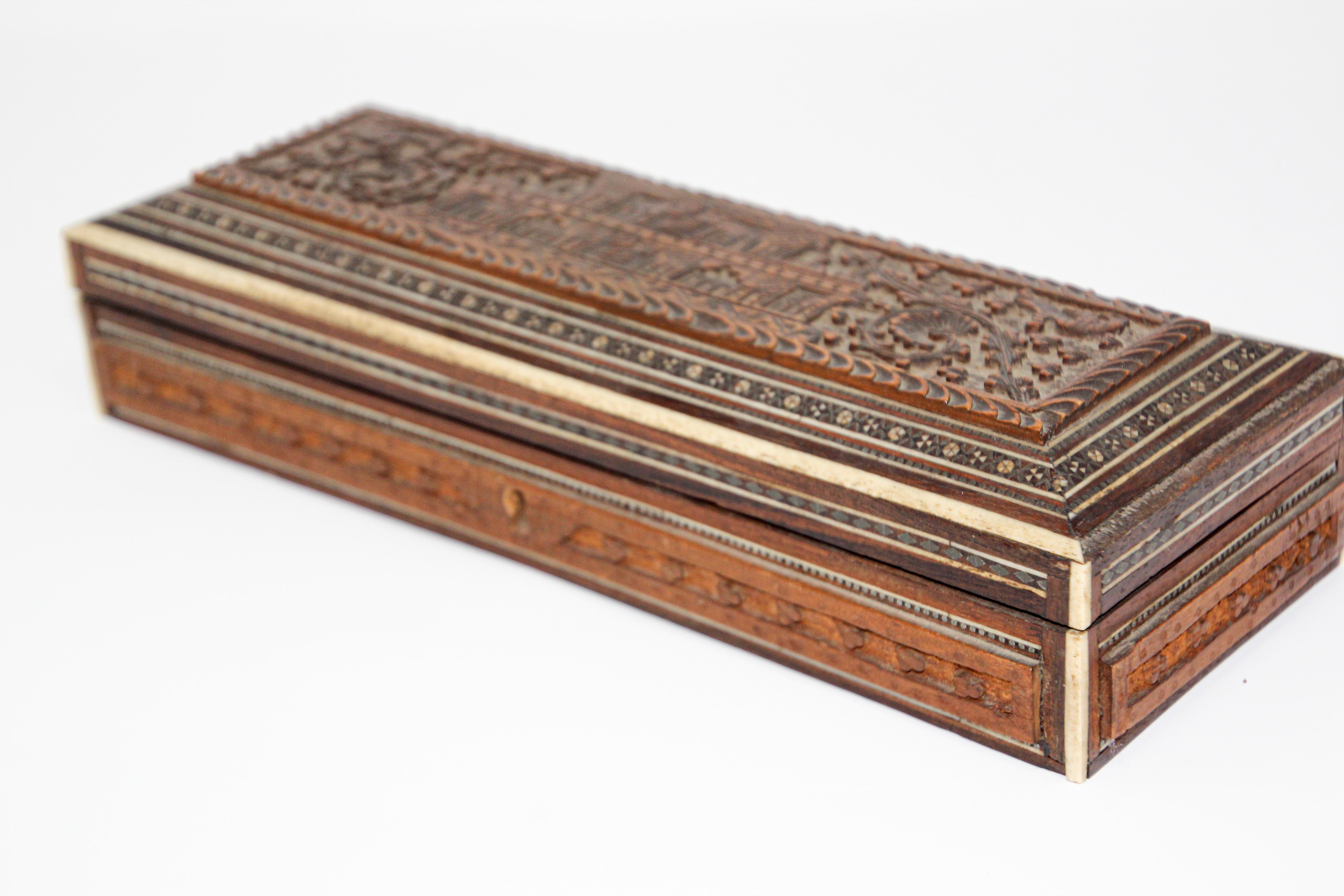Fine antique Anglo-Indian hand carved wooden jewelry box inlaid.
A Nice Mughal Anglo Indian Pen Box
19th Century
The box with a Mughal Indian palace architectural motif design intricately carved.
Mosaic marquetryl, satinwood adorn this exquisite