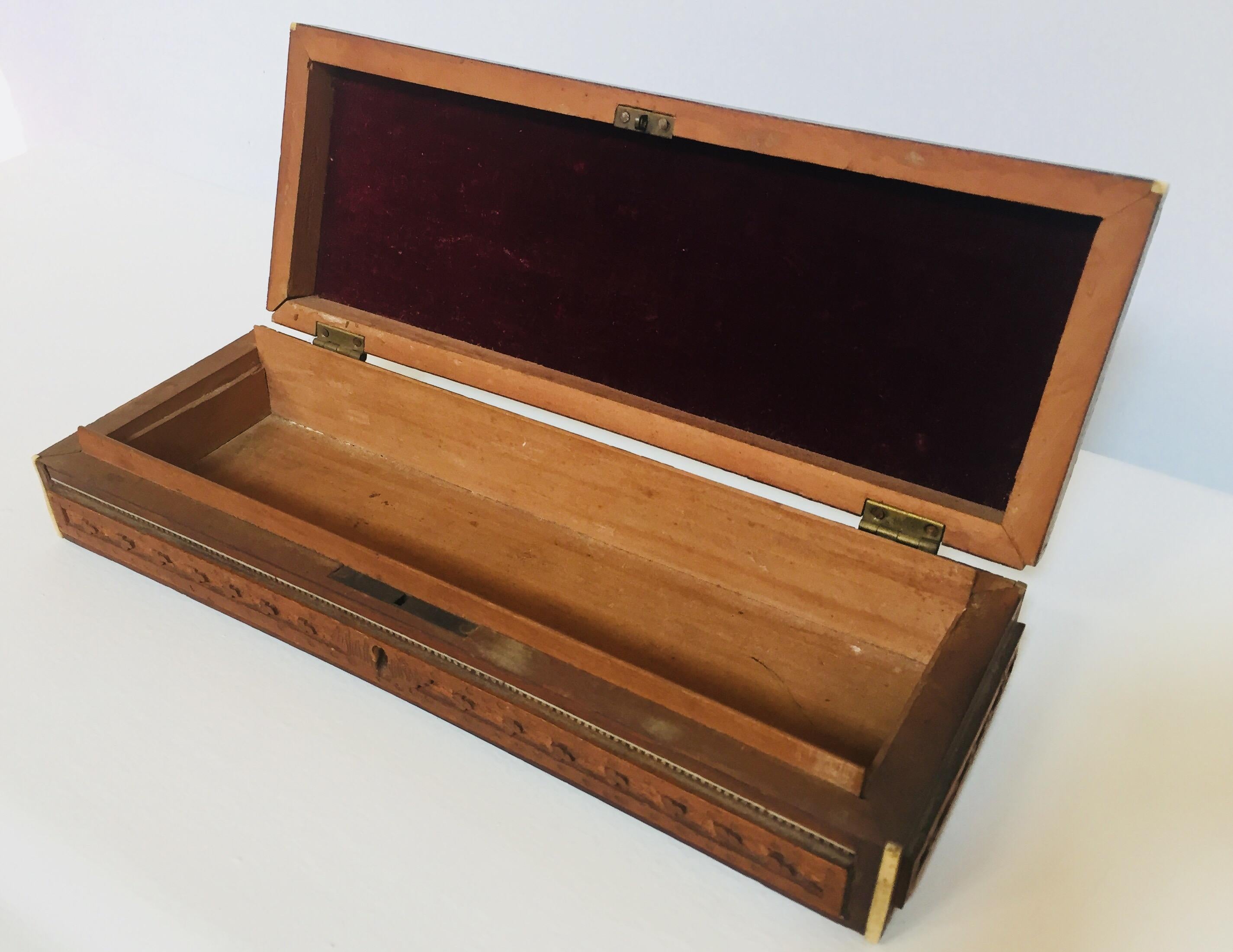 Fina caja antigua angloindia con incrustaciones de Bombay en venta 2