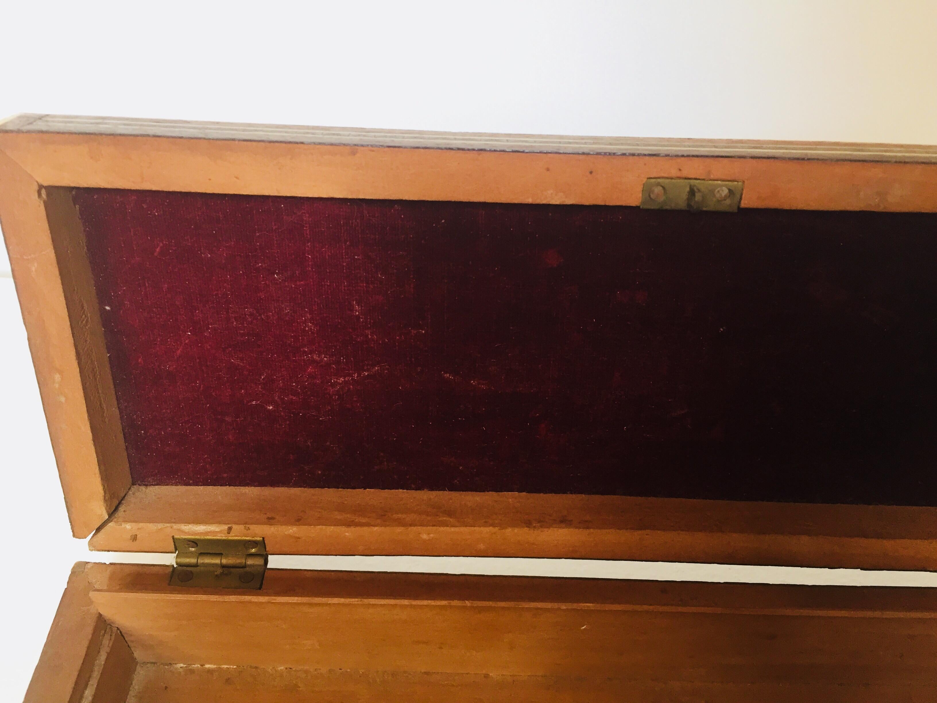 Belle boîte anglo-indienne ancienne incrustée de Bombay en vente 7