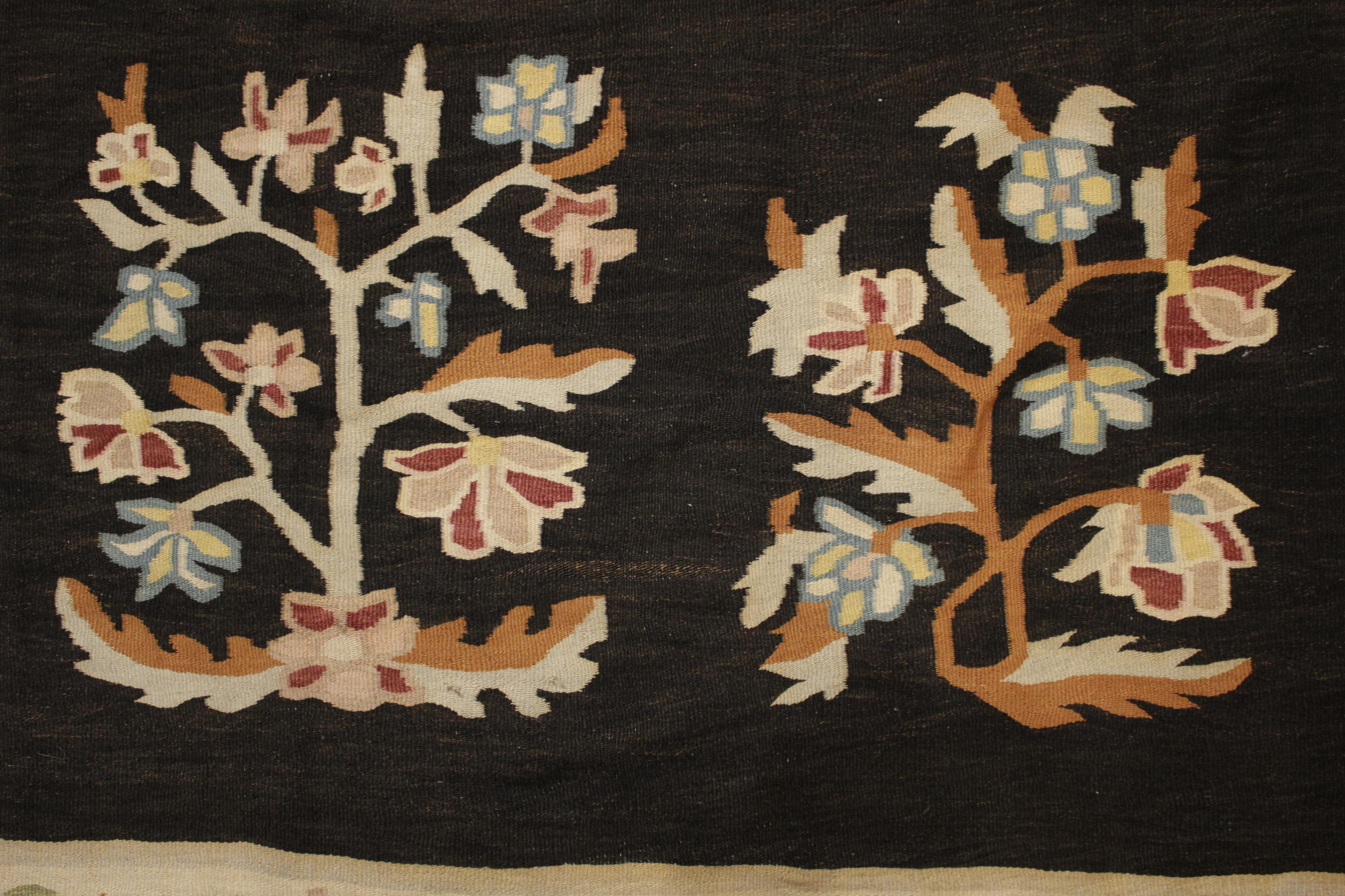 Tissé à la main Rug & Kilim ukrainien de Bessarabie à fond noir antique en vente