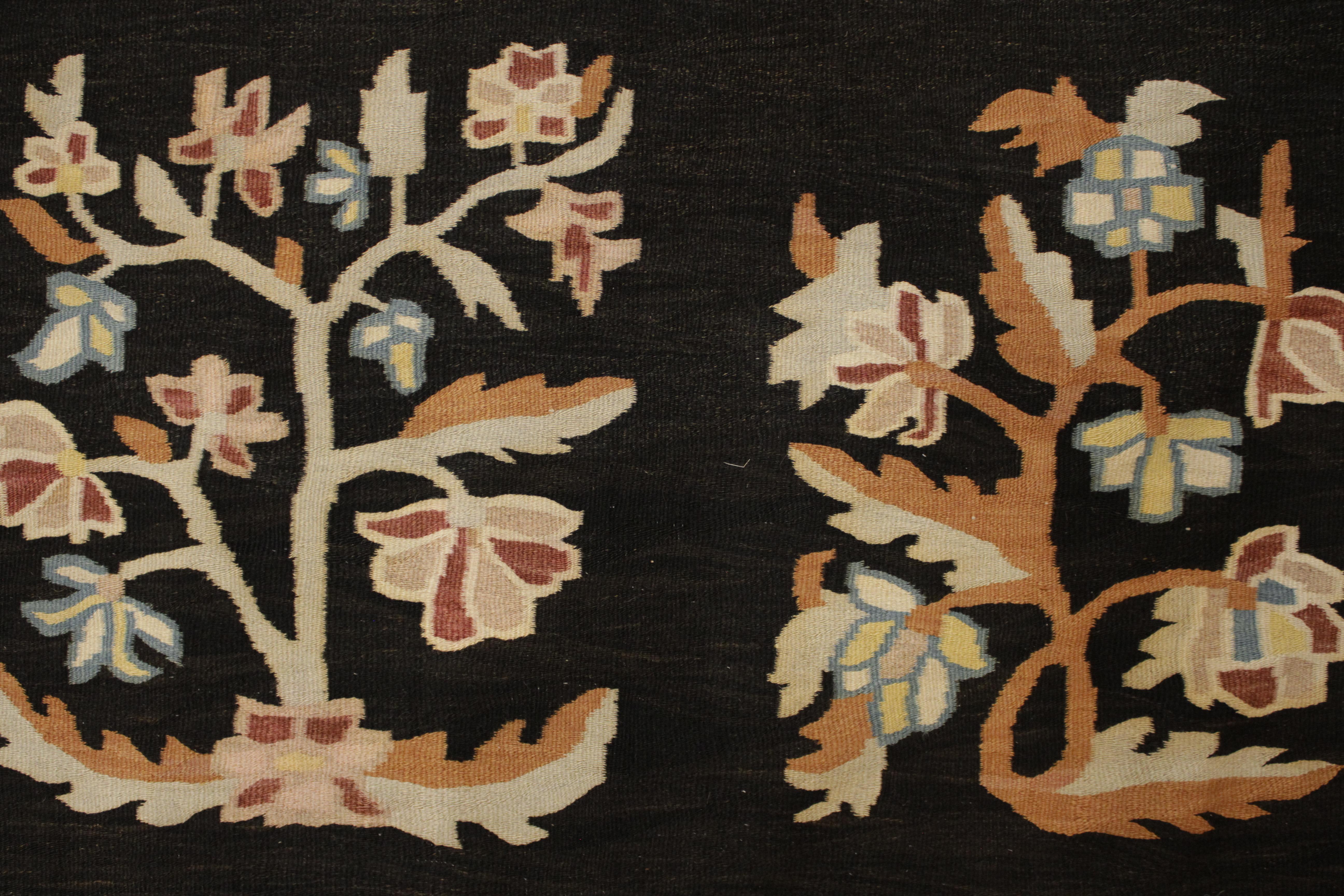 20ième siècle Rug & Kilim ukrainien de Bessarabie à fond noir antique en vente