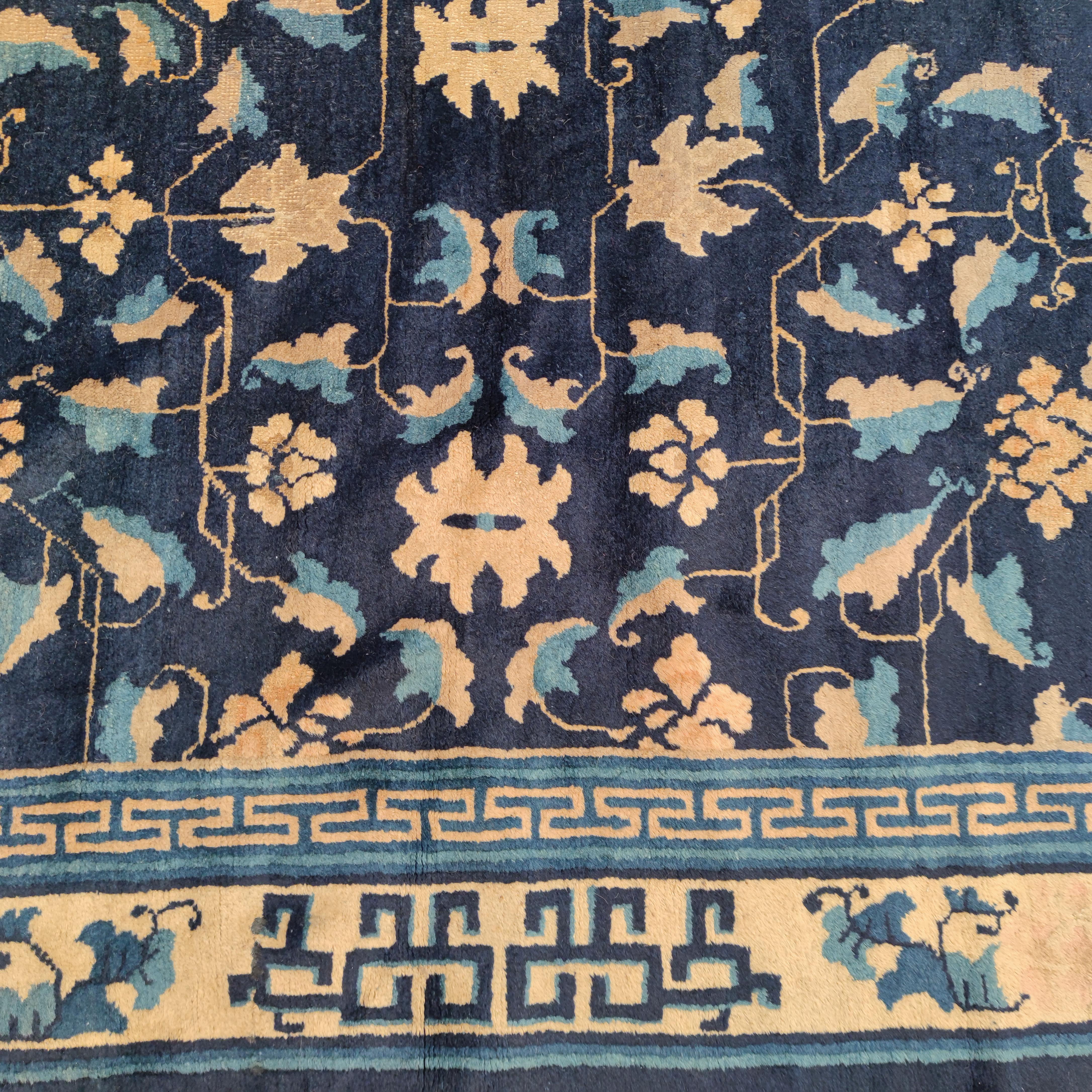 Fine Antique Blue Peking Chinese Rug with Scrolling Lotus Flowers In Good Condition For Sale In Milan, IT