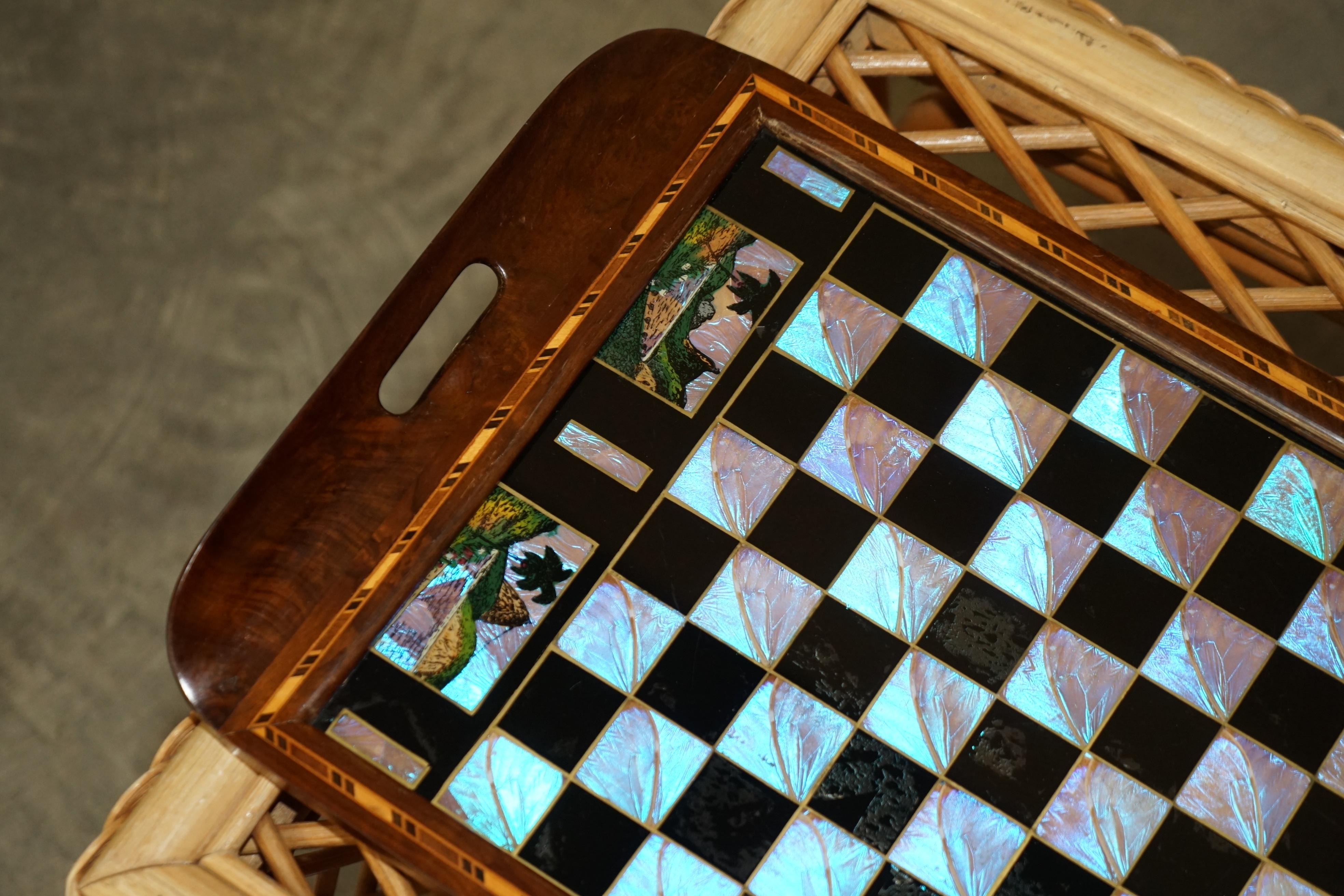 We are delighted to offer for sale this exquisite, very well made original Brazilian Rosewood Chess board tray with Mother of Pearl inlay

This is a well-made and decorative piece, it has Brazilian Rosewood as the main frame which is now an