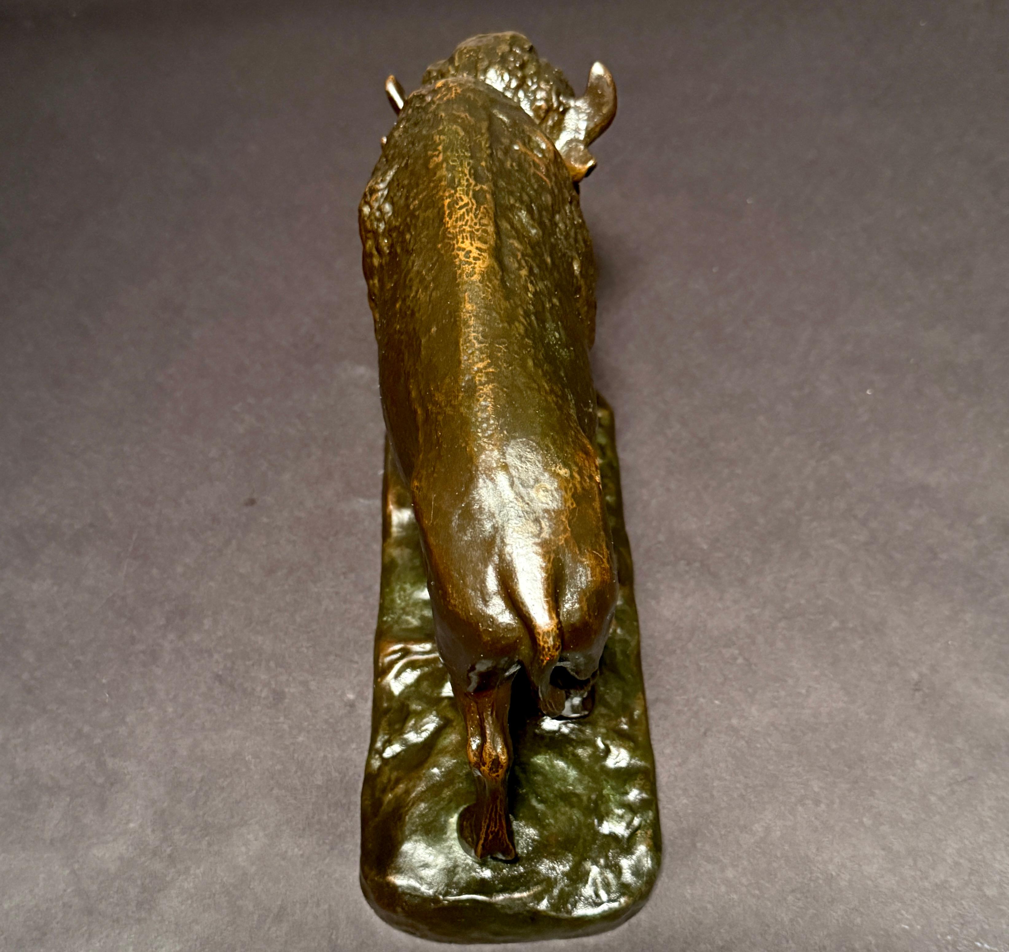 Statue de bison en bronze antique - début 1900 Art de la faune et de la flore du bison américain Bon état - En vente à Norwood, NJ