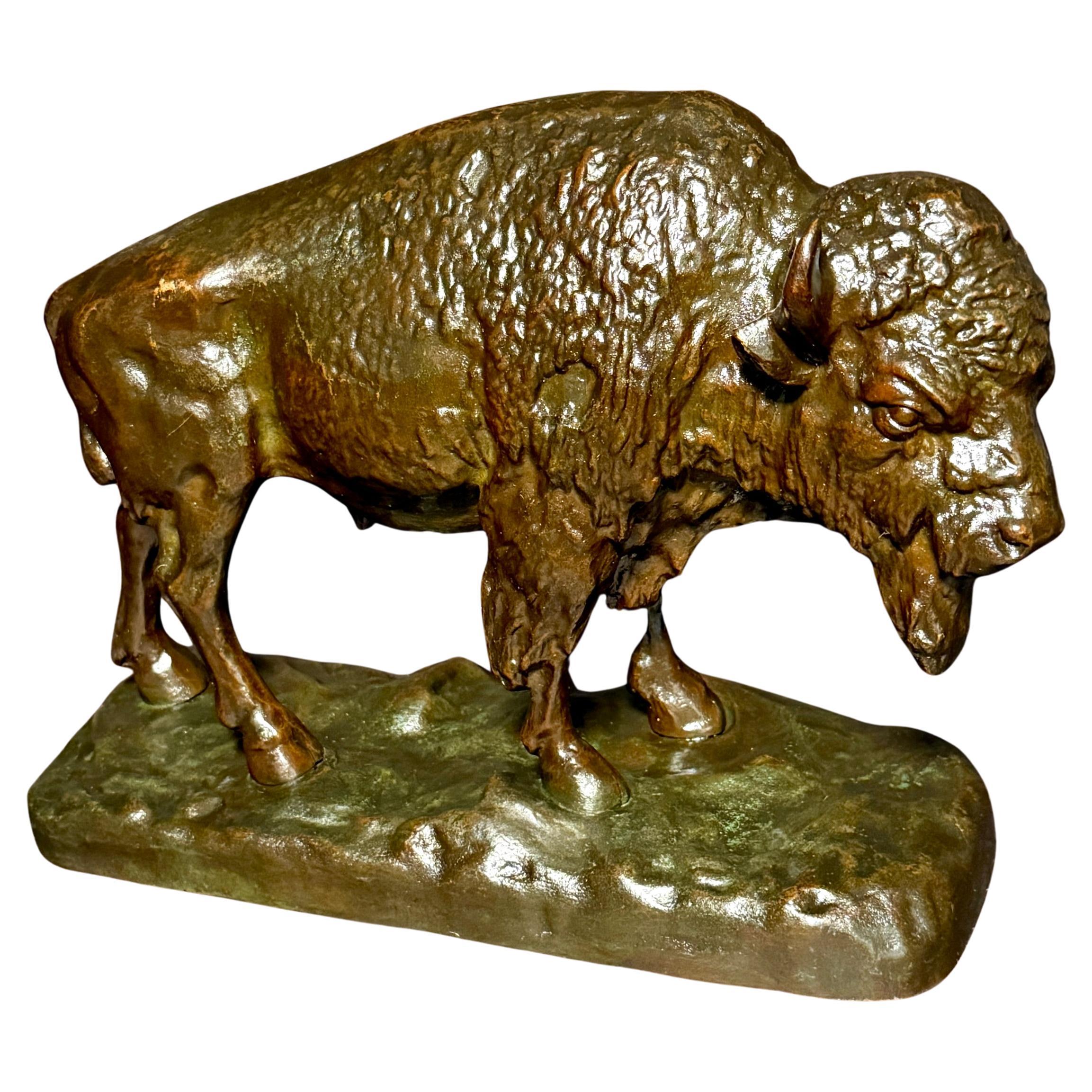 Statua di bronzo antica di bisonte - Arte selvatica del bufalo americano dei primi anni del 1900