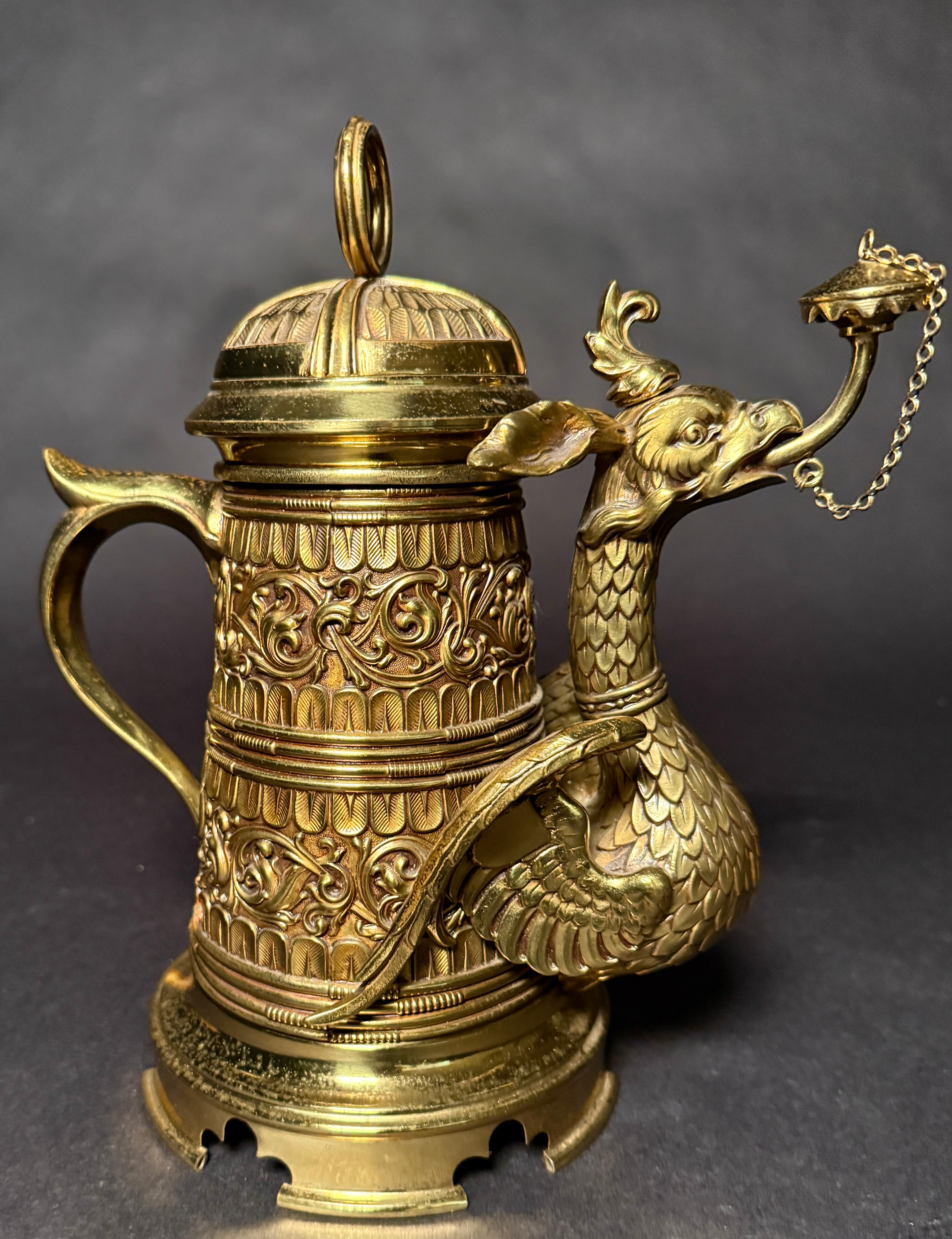 Il s'agit d'un extraordinaire et décoratif réservoir à allume-cigare en forme de dragon ou de griffon de l'époque victorienne, faisant office de porte-cigare ou d'humidificateur de table. 
Prusse, (Autriche), fin du XIXe siècle vers le milieu ou la