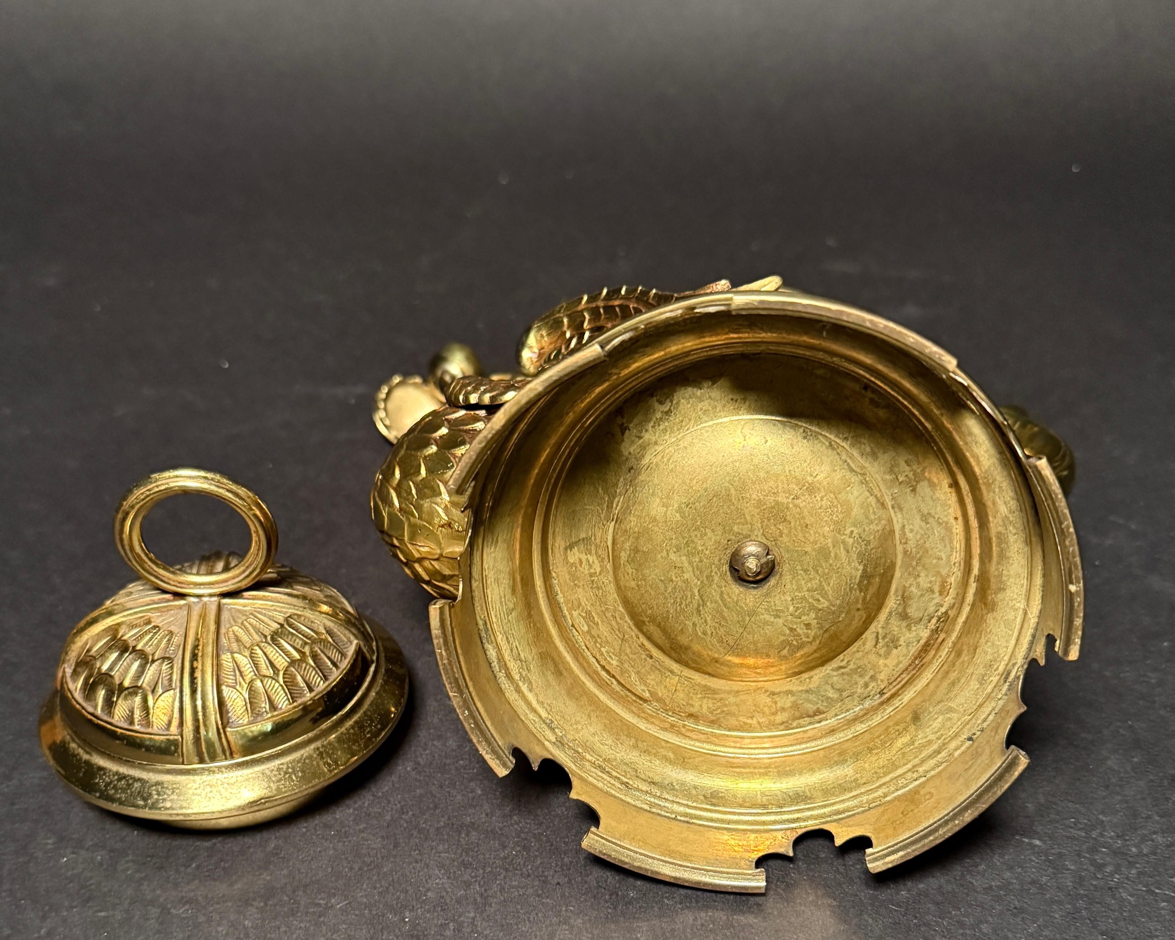 Autrichien Fine lampe ancienne porte-cigares/ampoule en forme de dragon en bronze en vente