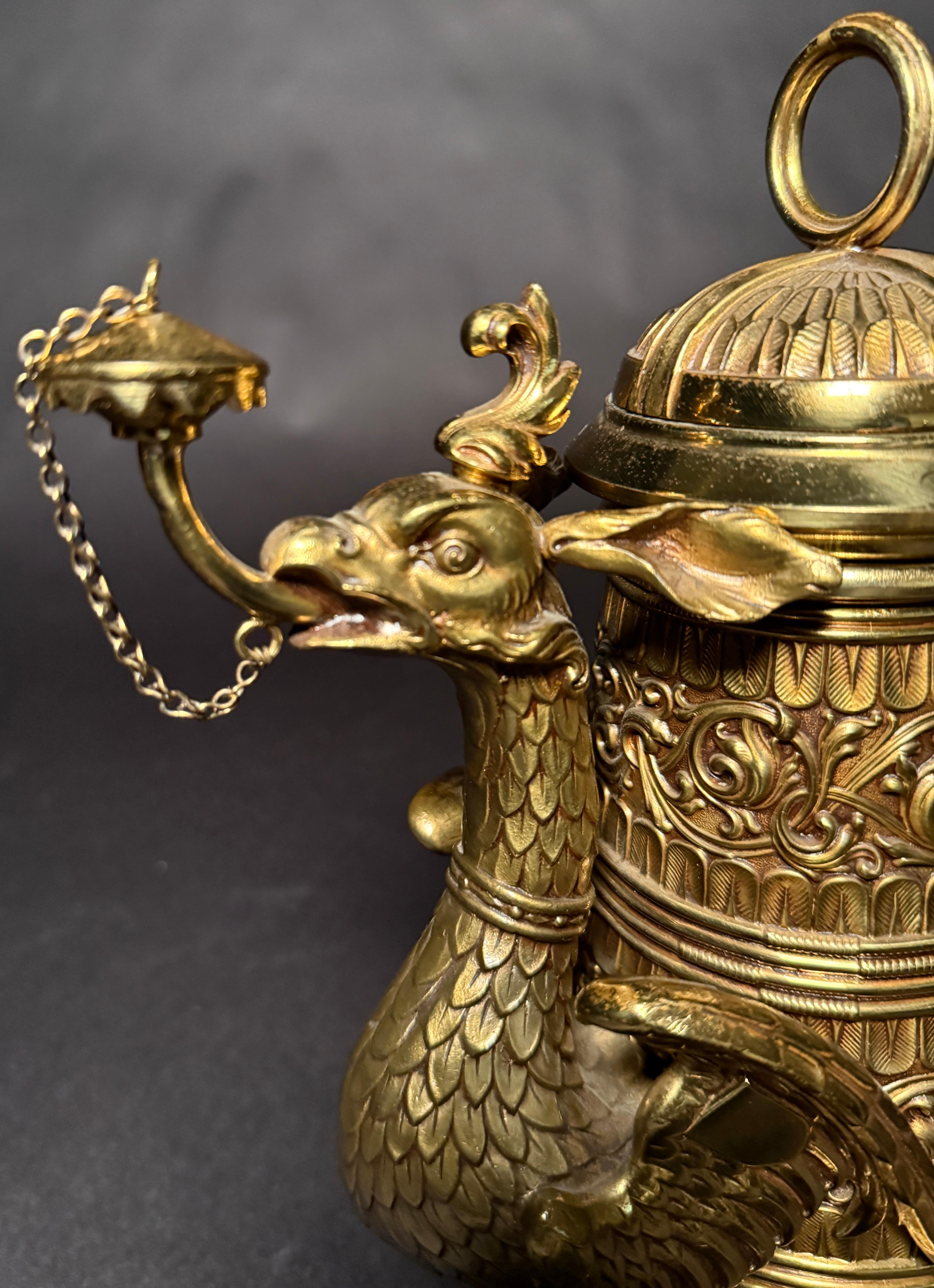 Doré Fine lampe ancienne porte-cigares/ampoule en forme de dragon en bronze en vente