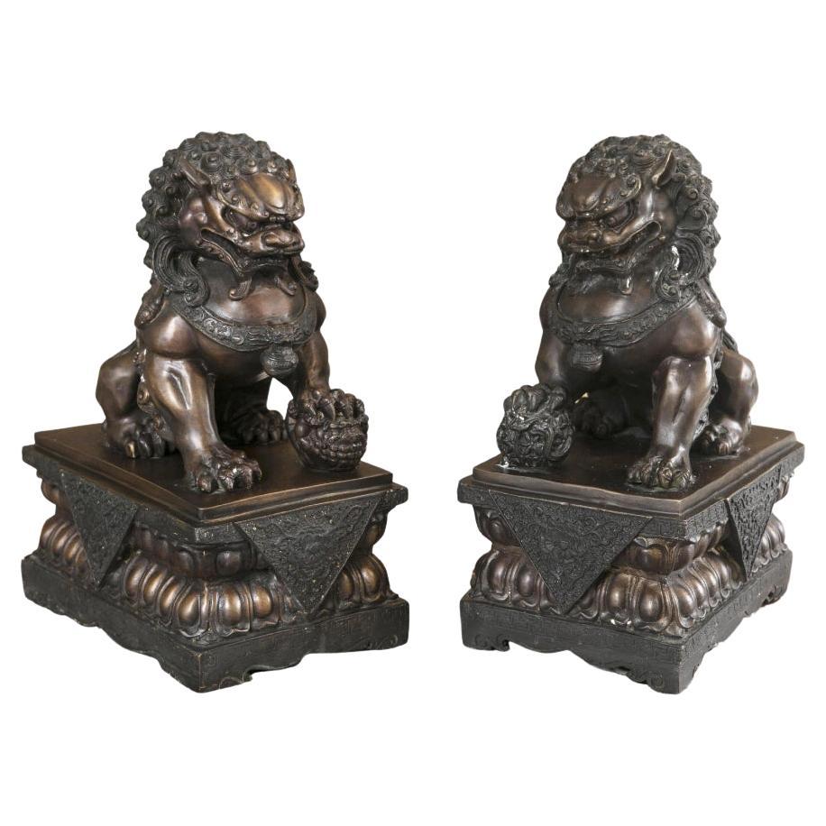 Lion/chien en bronze antique, paire