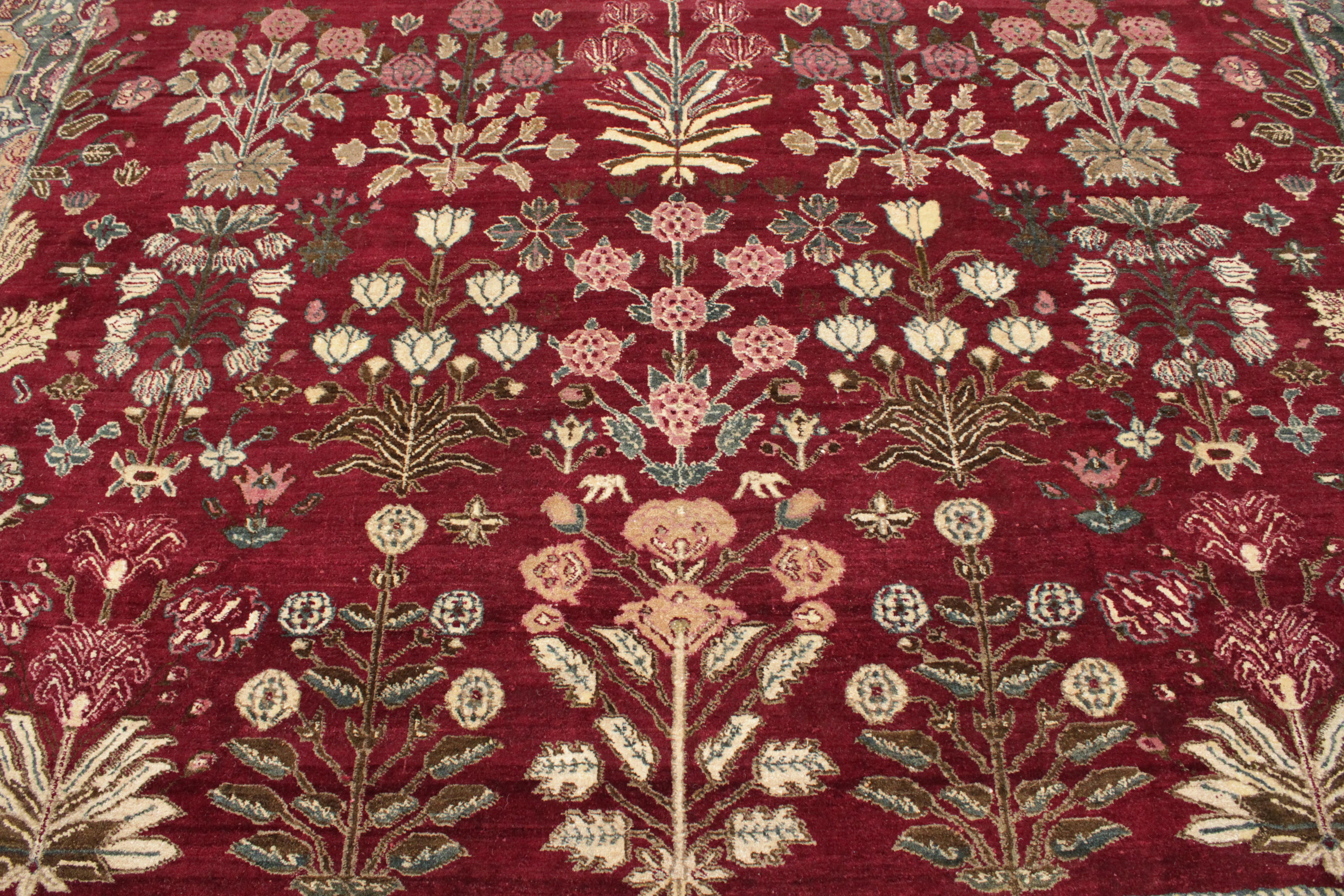 Feiner antiker burgunderroter quadratischer Agra-Teppich mit Mughal-Shrub-Muster im Zustand „Hervorragend“ im Angebot in Milan, IT