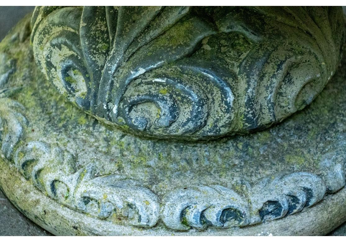 Belle jardinière ancienne en pierre moulée sur pied Abîmé - En vente à Bridgeport, CT