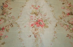 Alfombra antigua de Aubusson verde celadón de Atelier Pinton