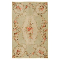 Alfombra antigua de Aubusson verde celadón de Atelier Pinton