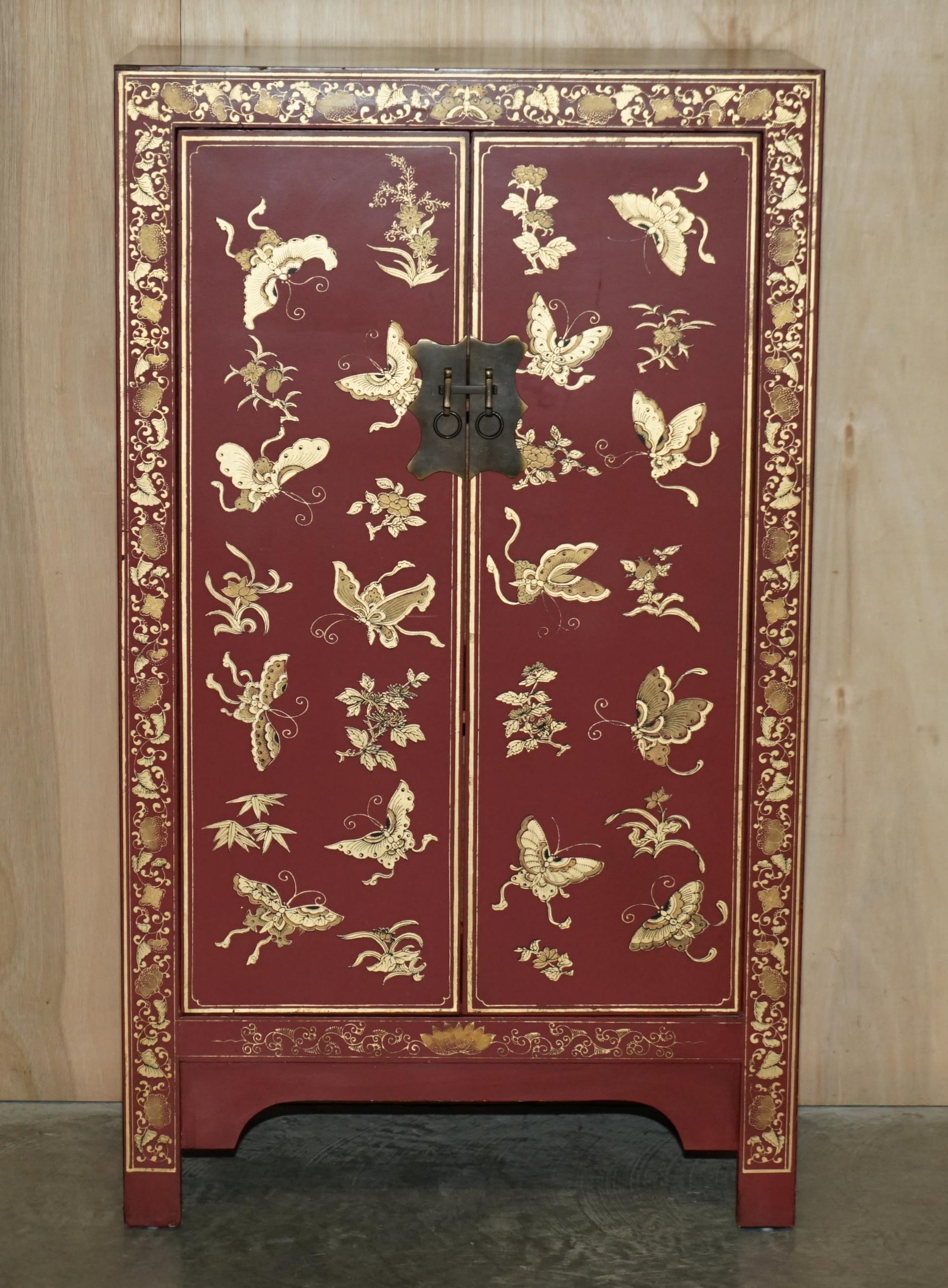 We are delighted to offer for sale this lovely vintage circa 1900's hand painted and lacquered Chinese Wedding cupboard decorated with gold leaf butterfly's to be used for folded linens etc

A very good looking and well made piece, these are now