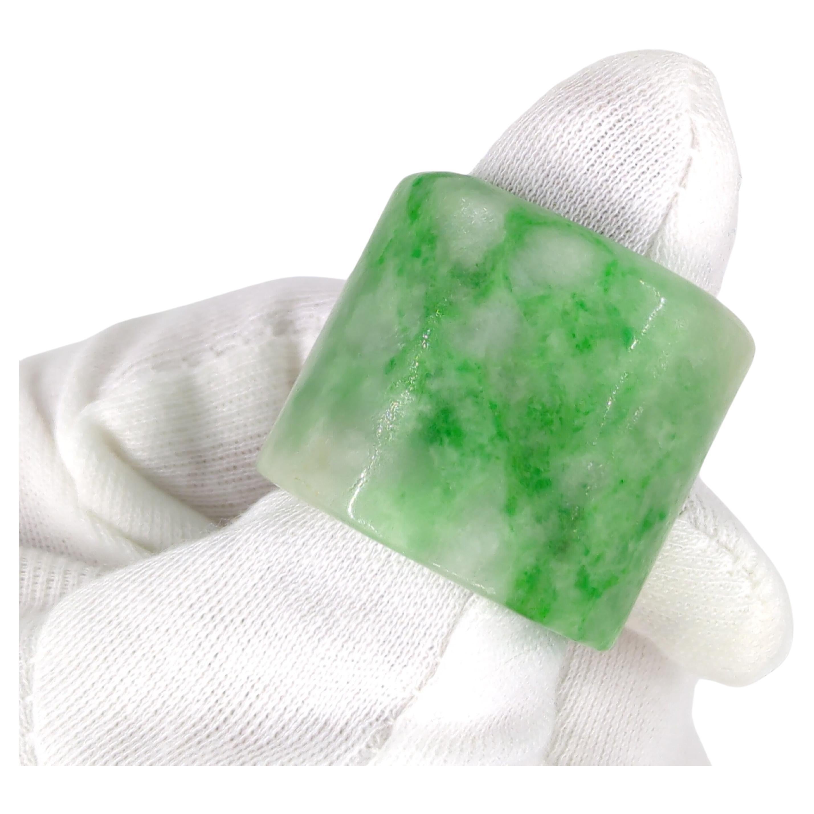 Fine Antique Chinese Carved A-Grade Mottled Green Jadeite Archers Thumb Ring For Sale 4