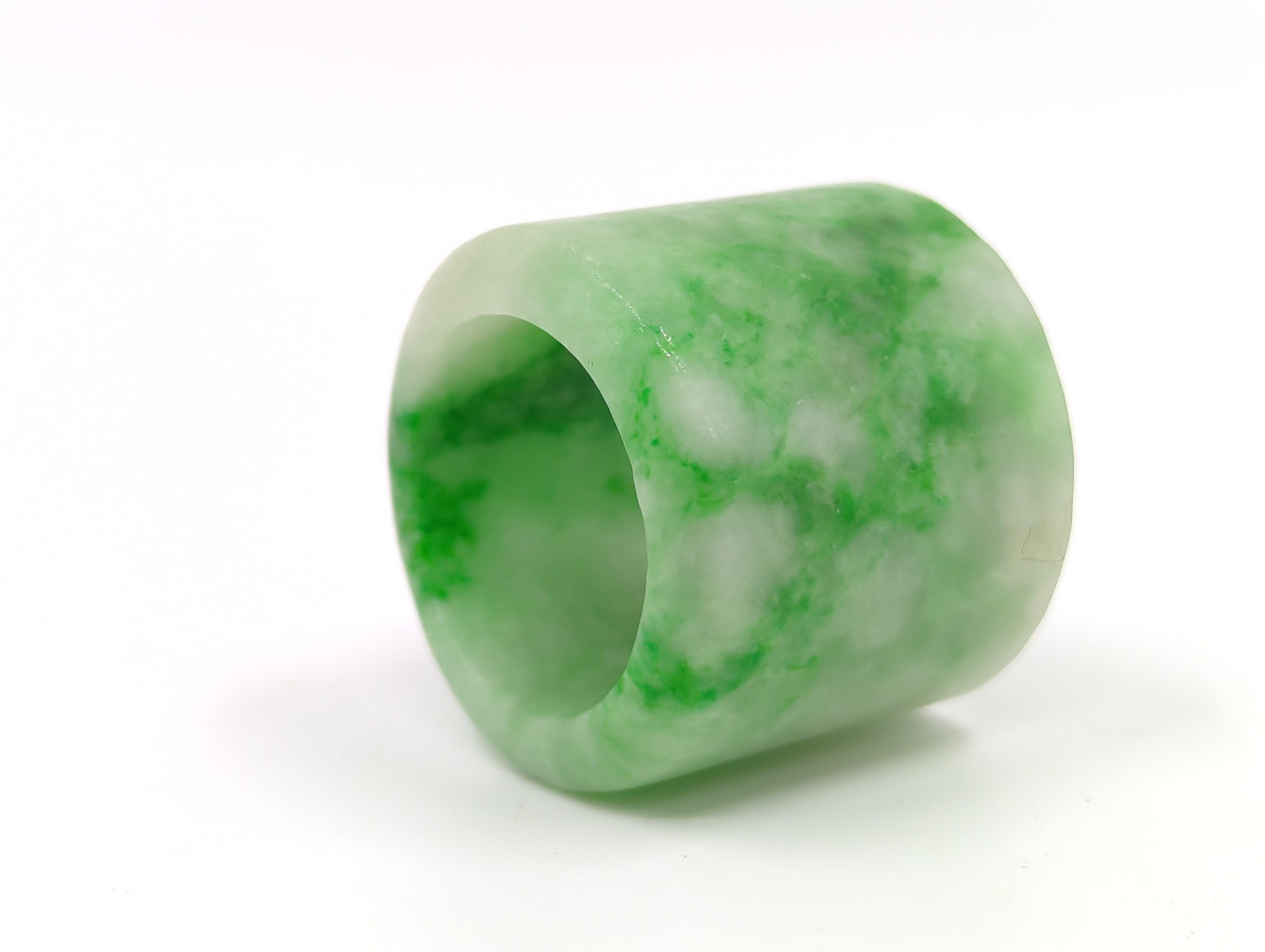 Round Cut Fine Antique Chinese Carved A-Grade Mottled Green Jadeite Archers Thumb Ring For Sale
