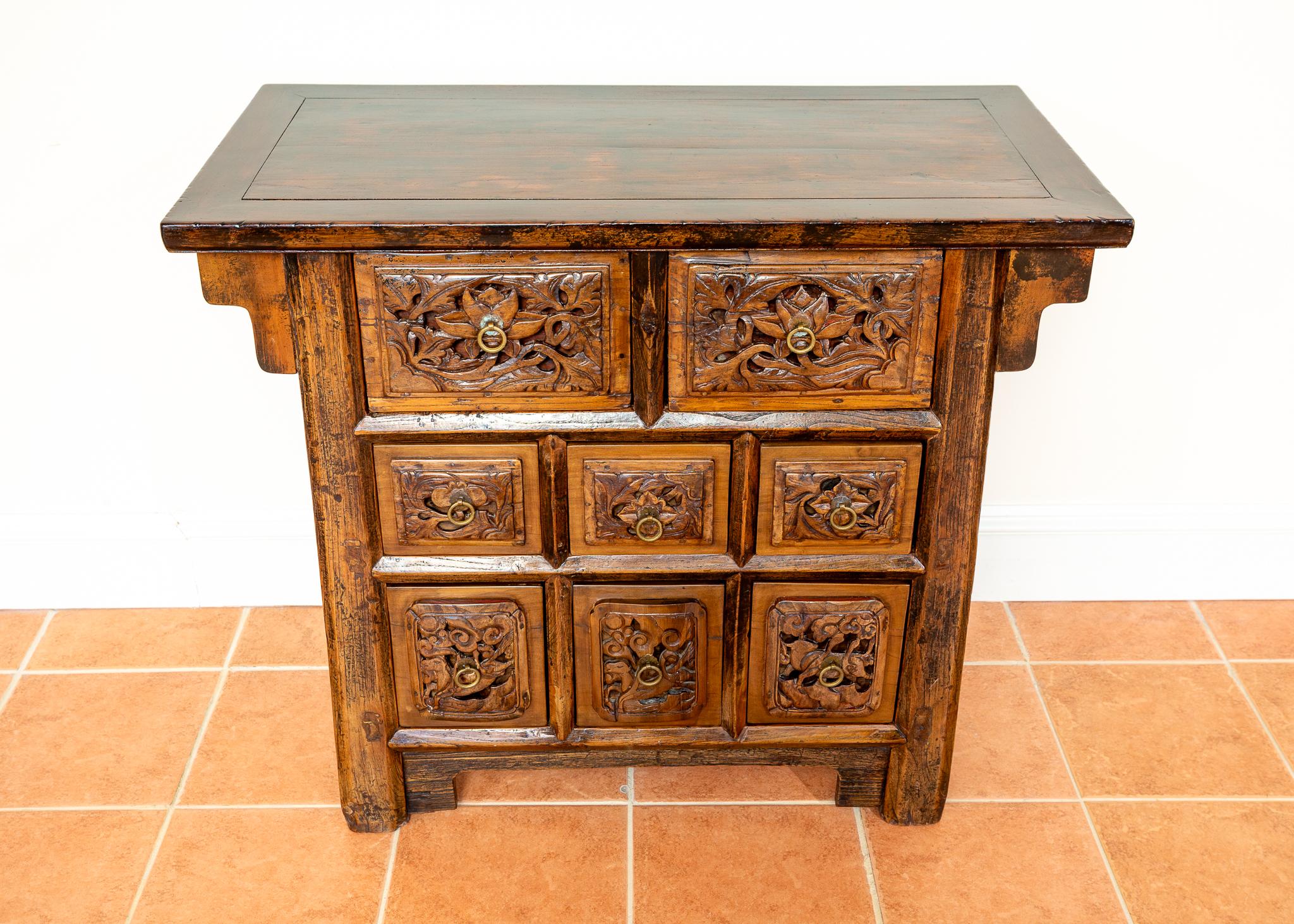 Antiguo Armario Chino Tallado Cómoda Templo Altar Siglo XVIII en venta 4