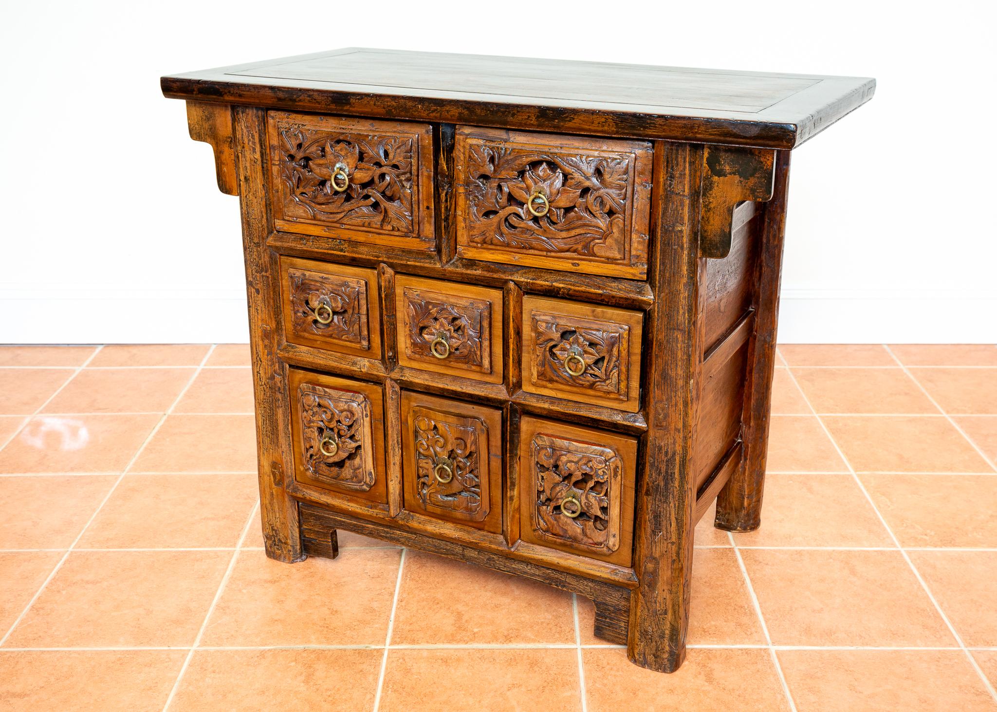 Antiguo Armario Chino Tallado Cómoda Templo Altar Siglo XVIII en venta 5