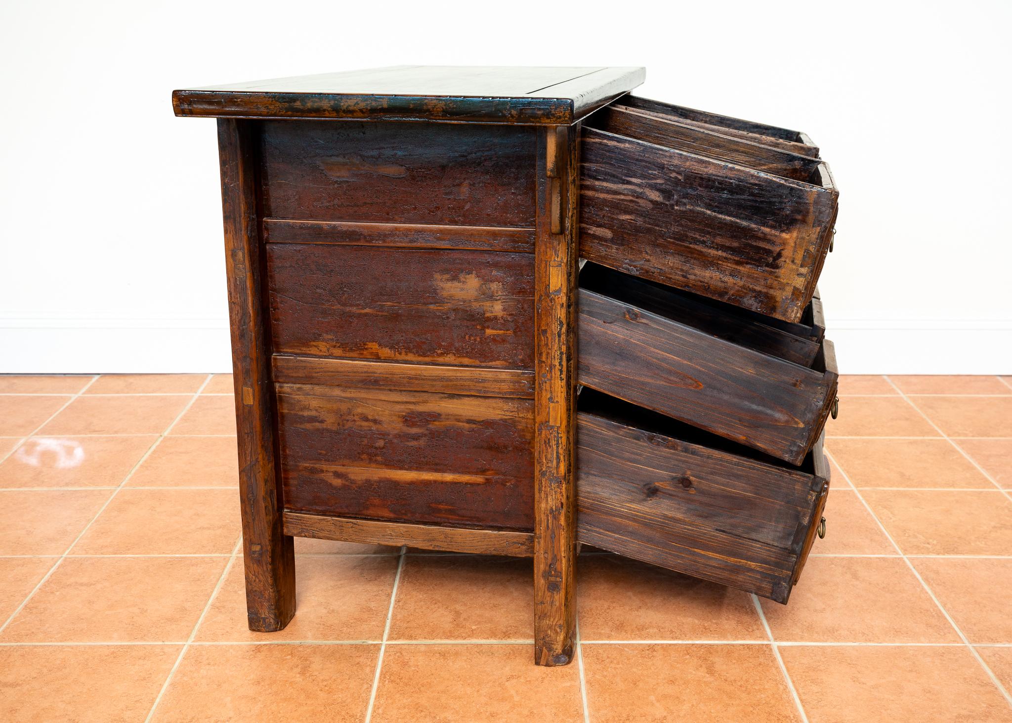 Antiguo Armario Chino Tallado Cómoda Templo Altar Siglo XVIII en venta 7